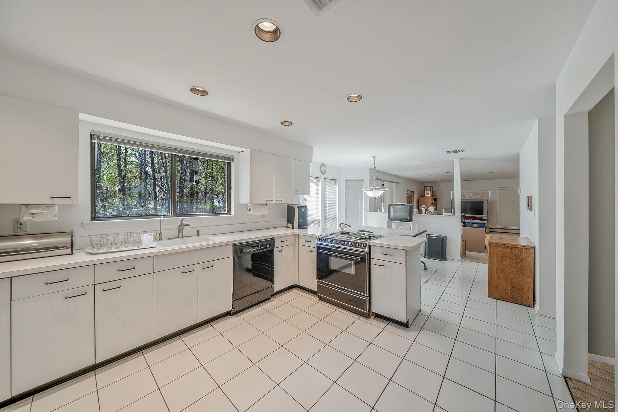 10 Lily Drive – For Sale photo 20