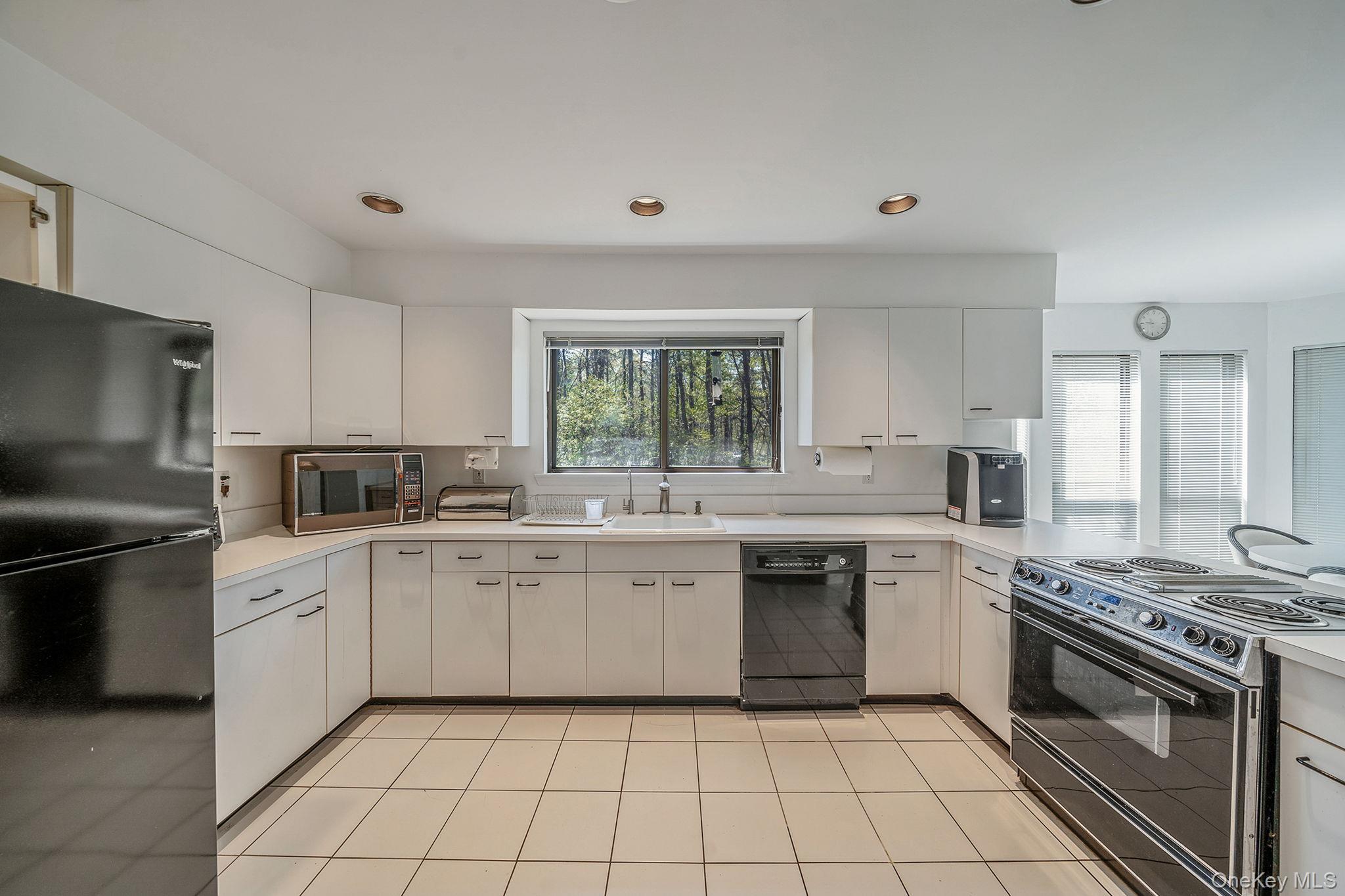 10 Lily Drive – For Sale photo 19