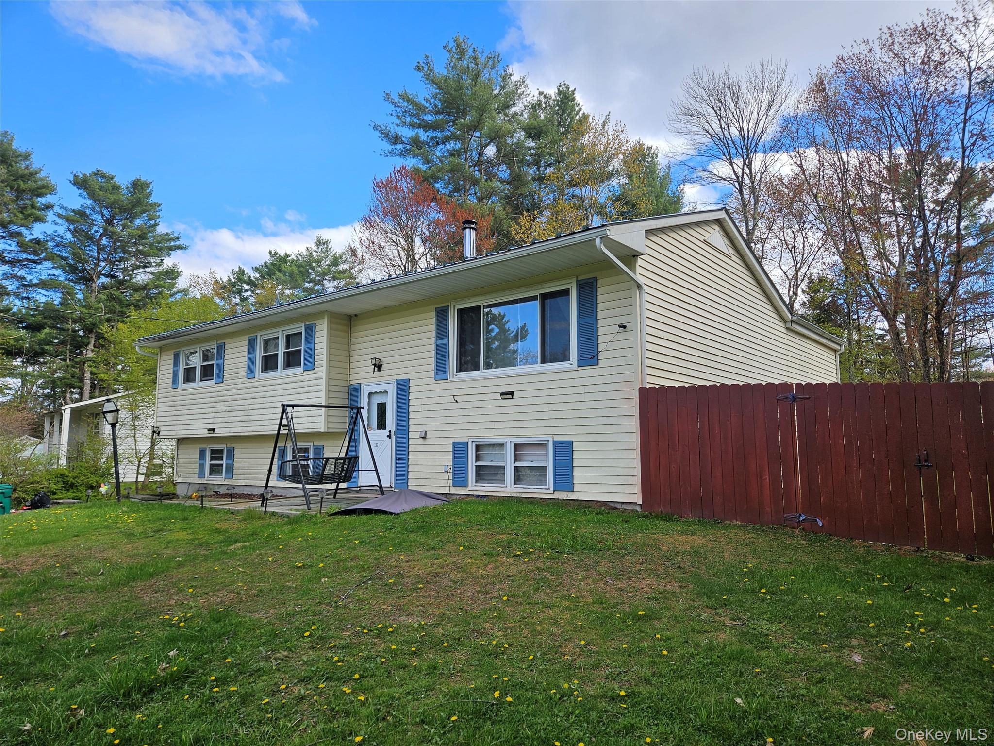 10 Hanover Drive – For Sale photo 2