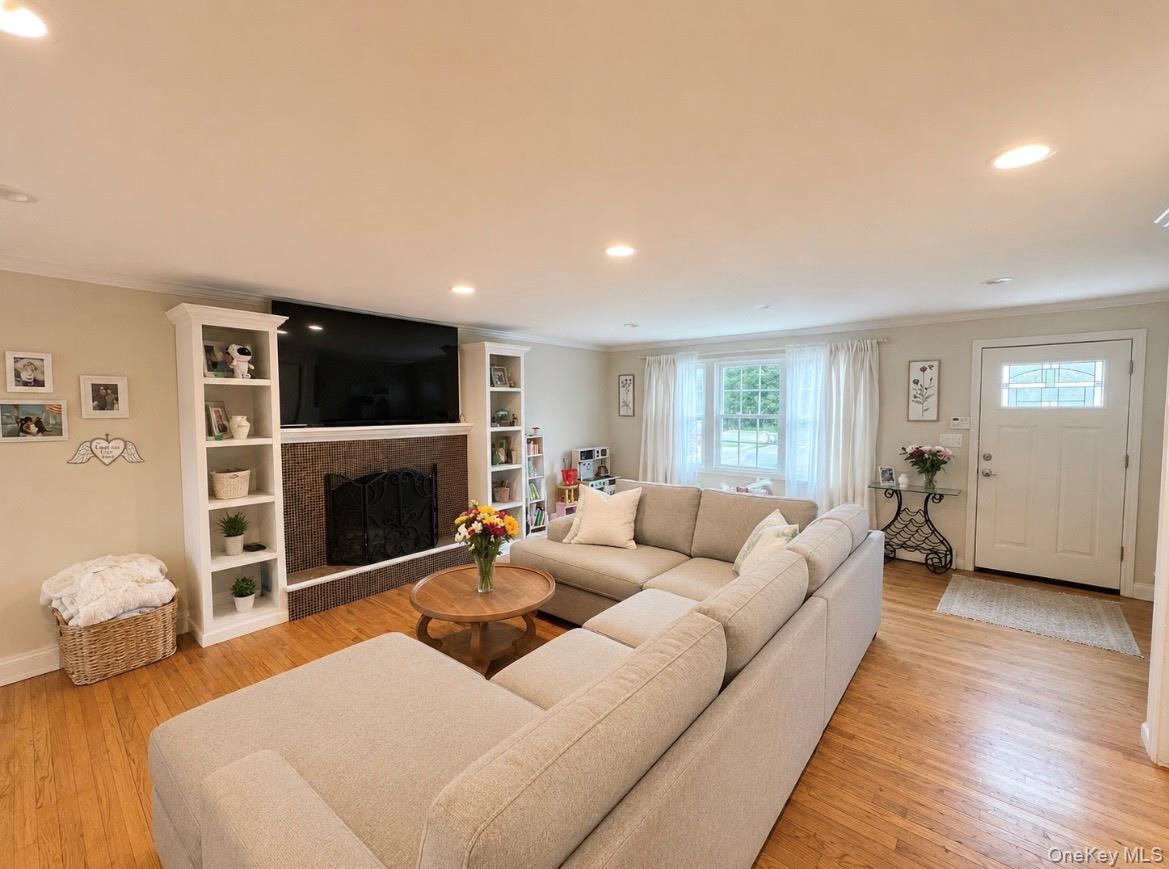 7 Bay Street – For Sale photo 2