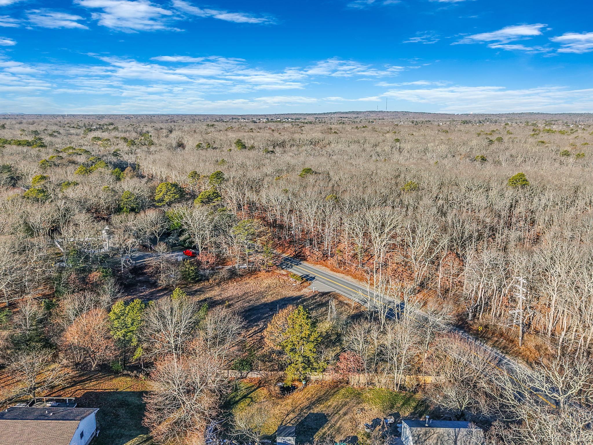 267 Old Country Road – For Sale photo 3