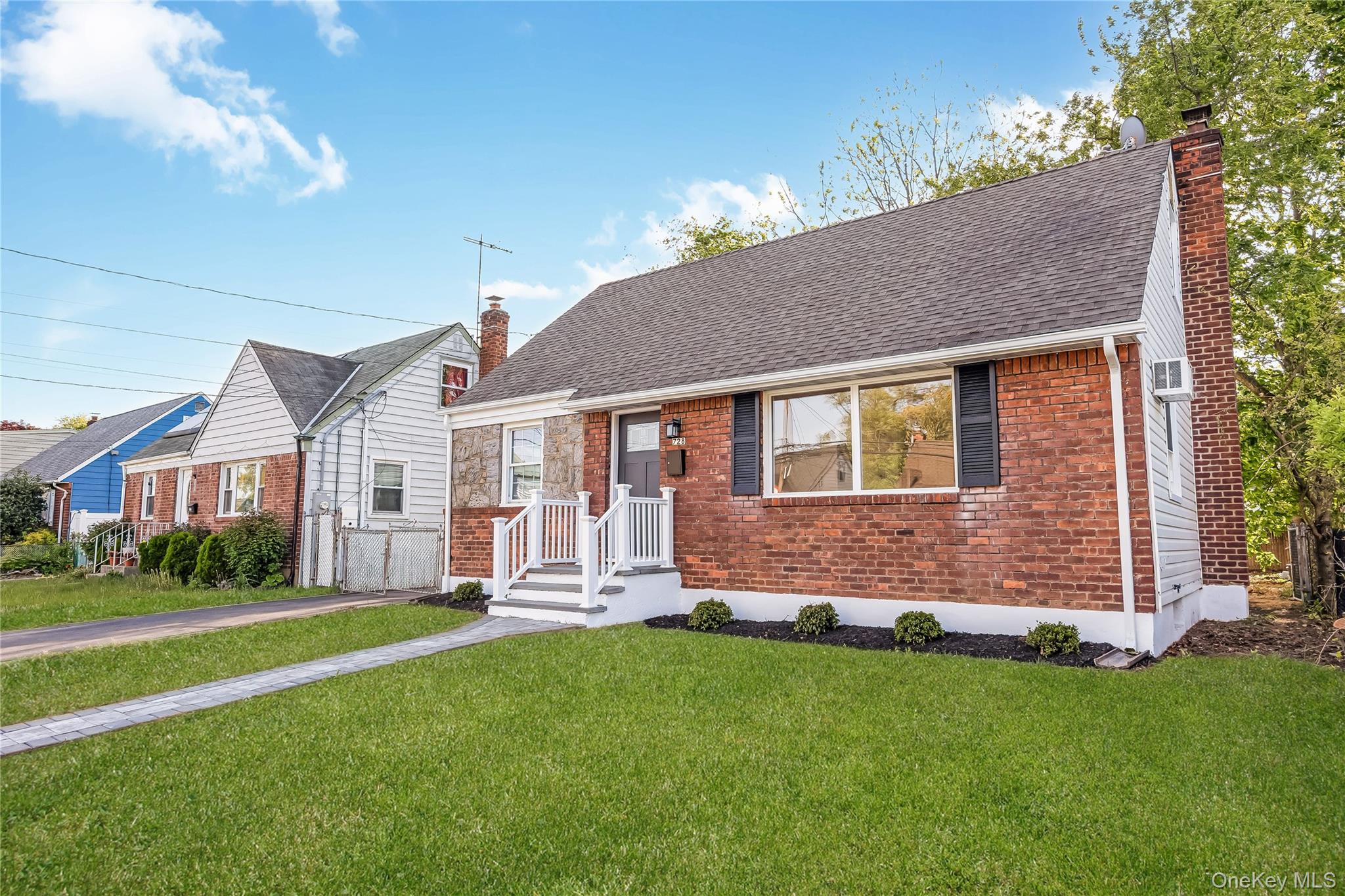728 Martin Drive – For Sale photo 2