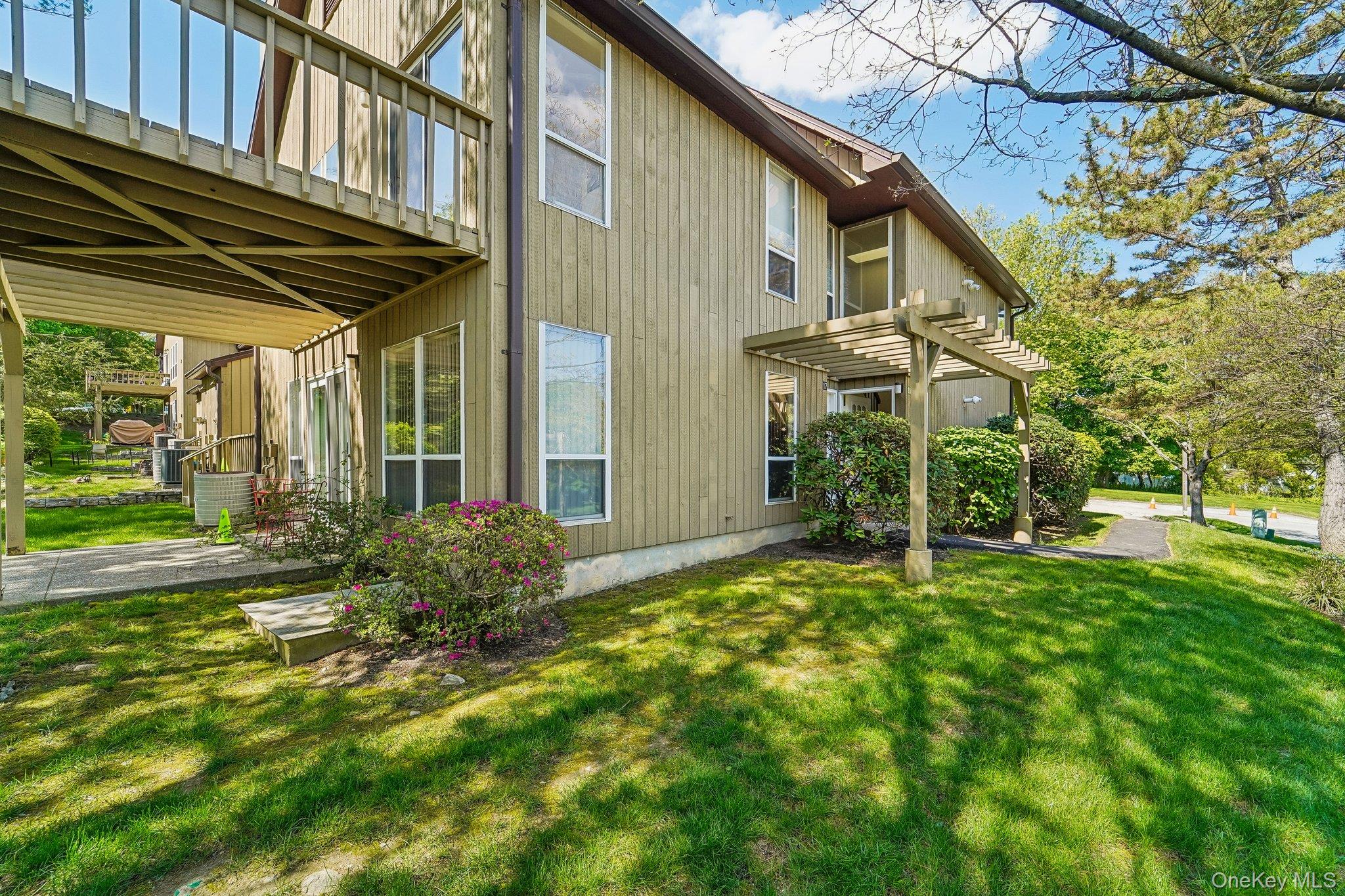 18 BROOKE HOLLOW Lane – For Sale photo 2