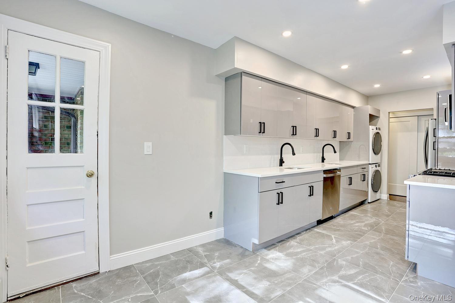 152 Kearsing Parkway, Unit E photo 6