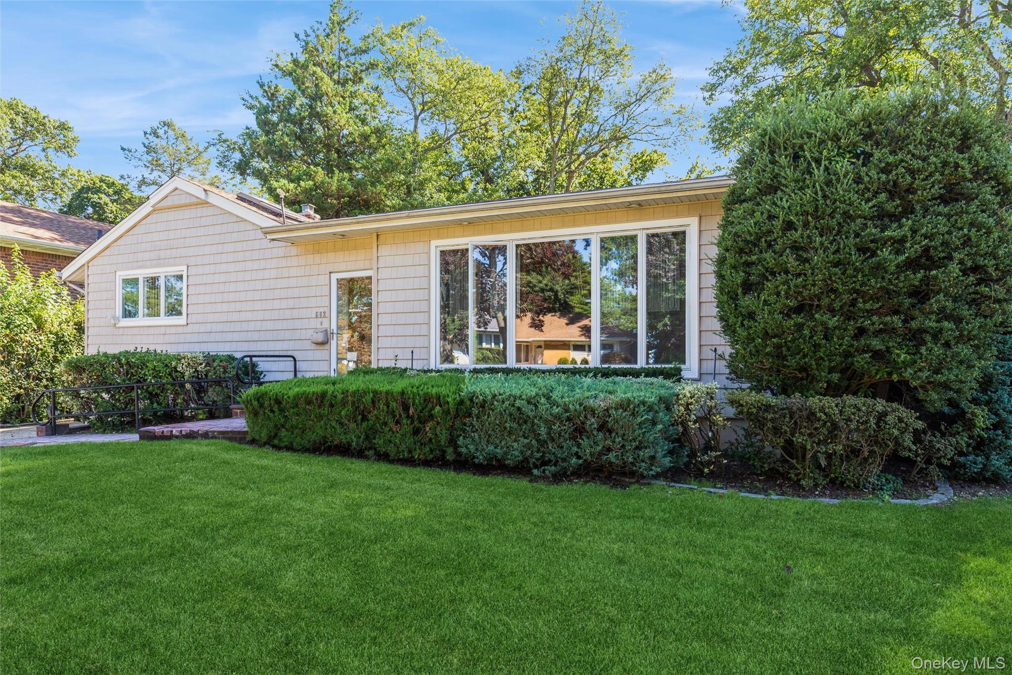 602 Garden Lane – For Sale photo 2