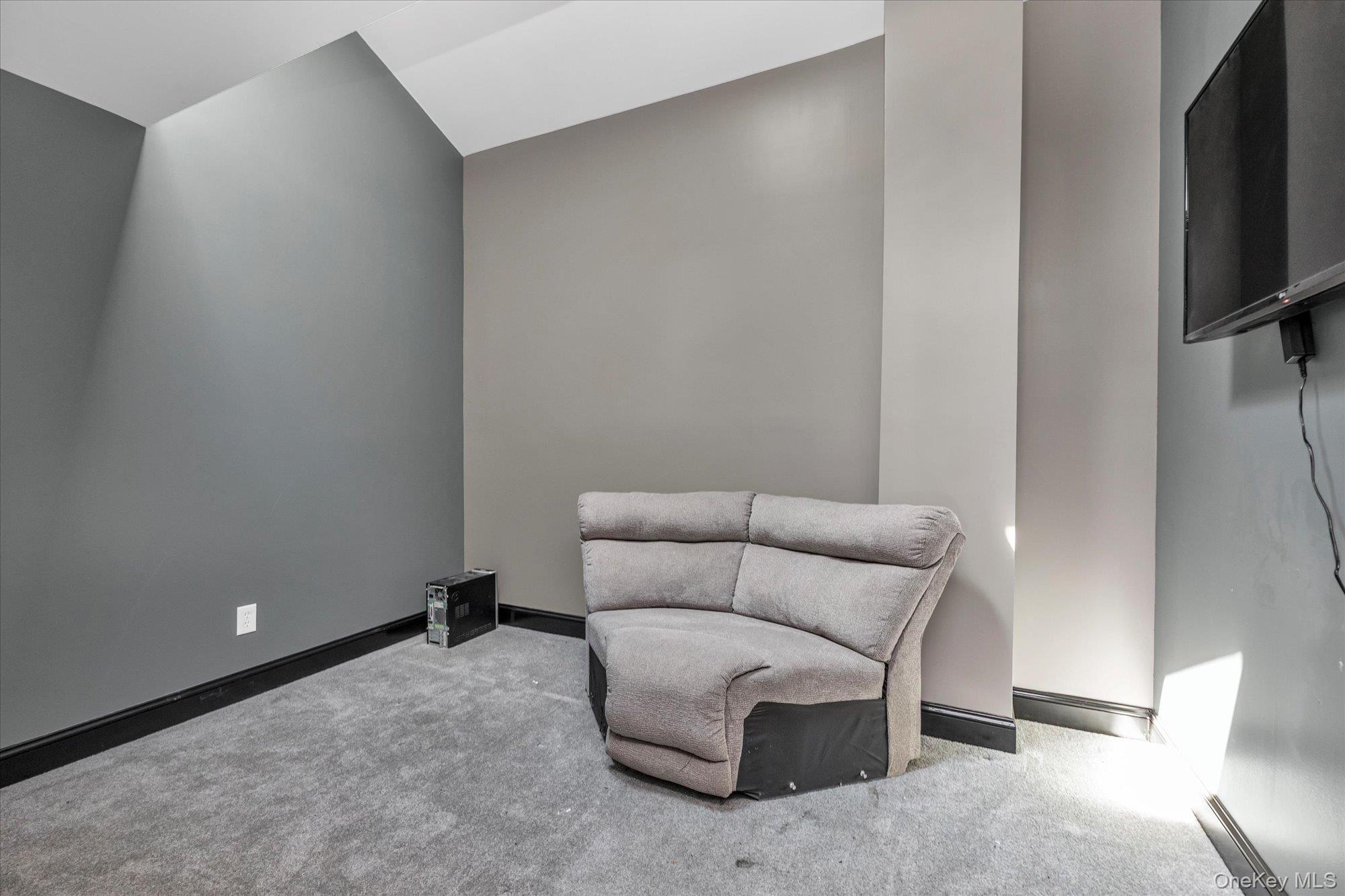 312-314 Woodcleft Avenue – For Sale photo 13
