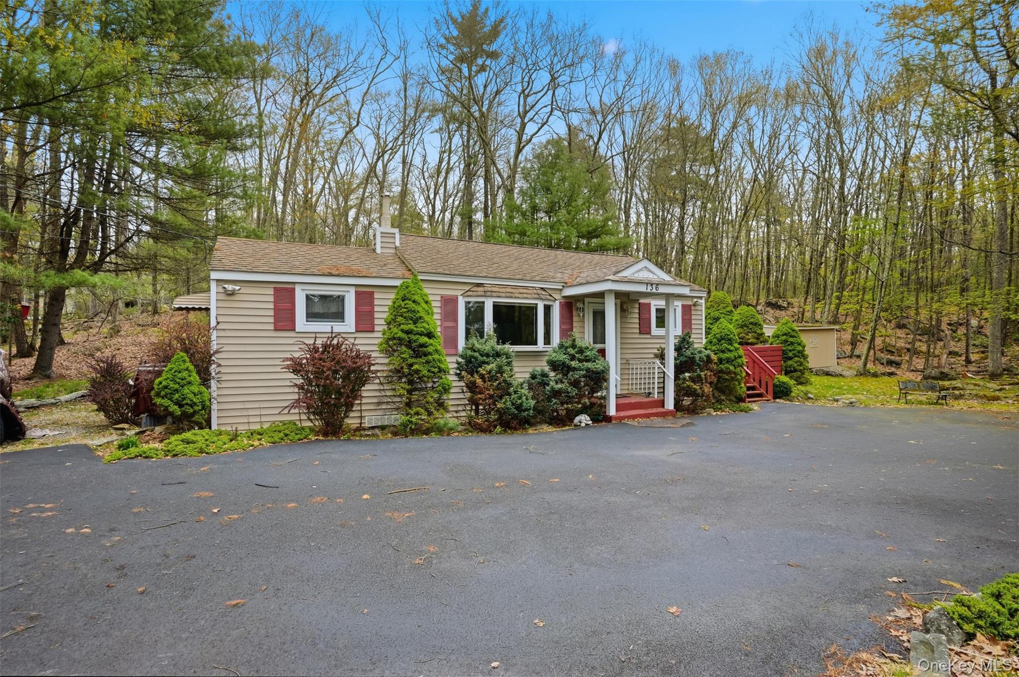 136 N Shore Drive – For Sale photo 2