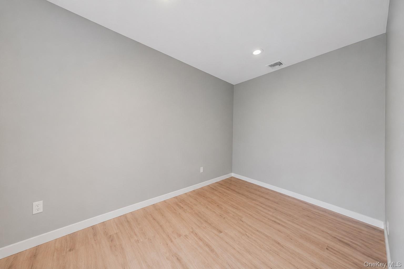 5 Oakwood Avenue – For Sale photo 13