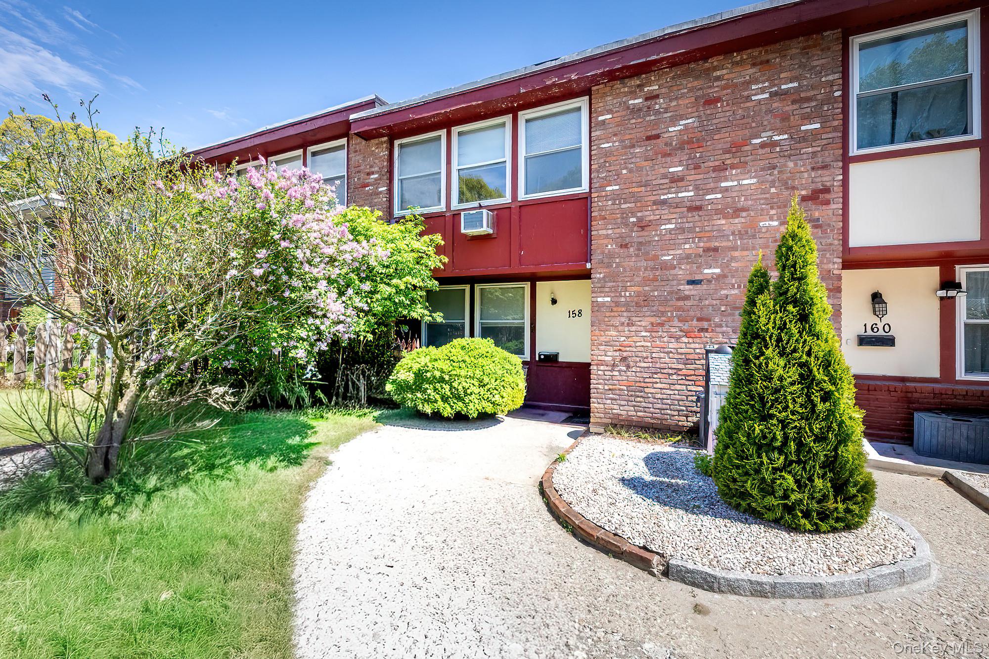 158 Rolling Way – For Sale