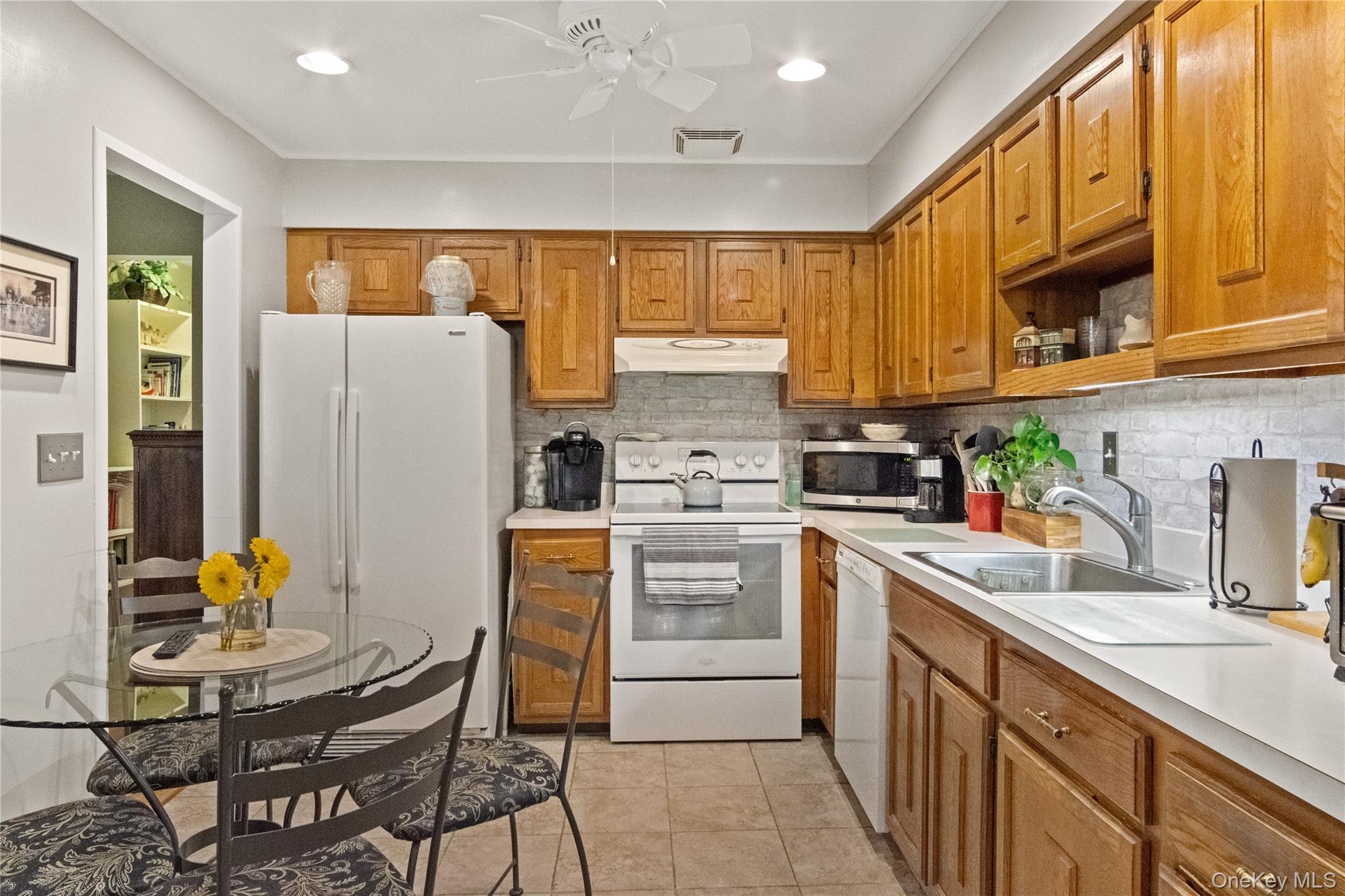 292 Richard Court, Unit 292 photo 12