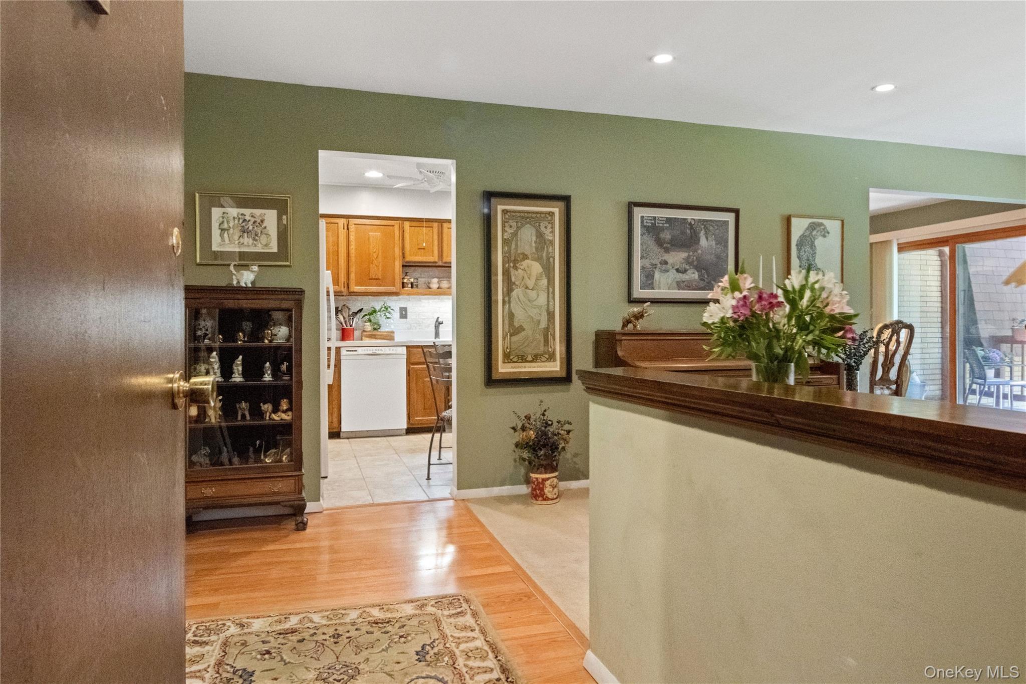 292 Richard Court, Unit 292 photo 5