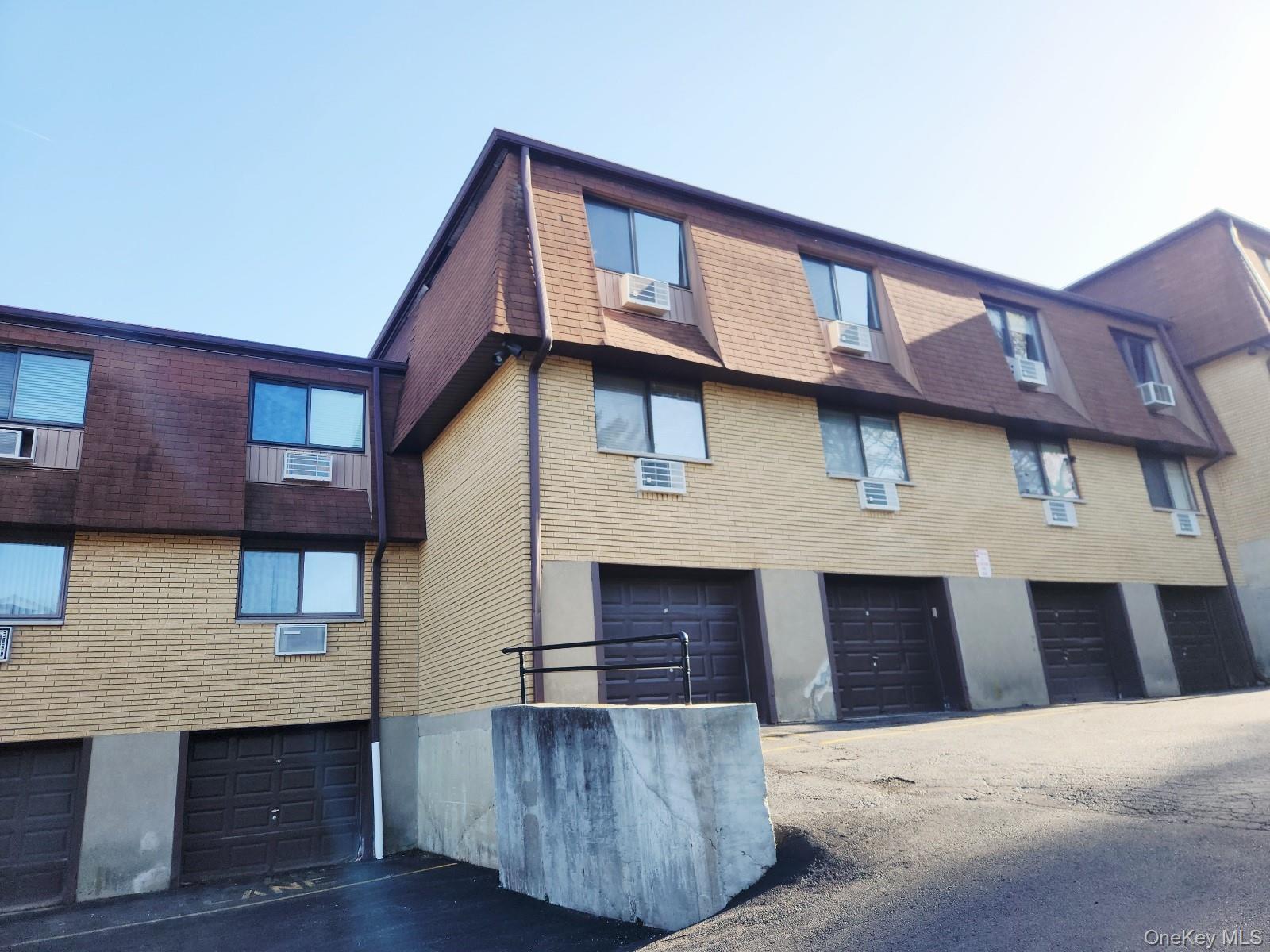 292 Richard Court, Unit 292 photo 6