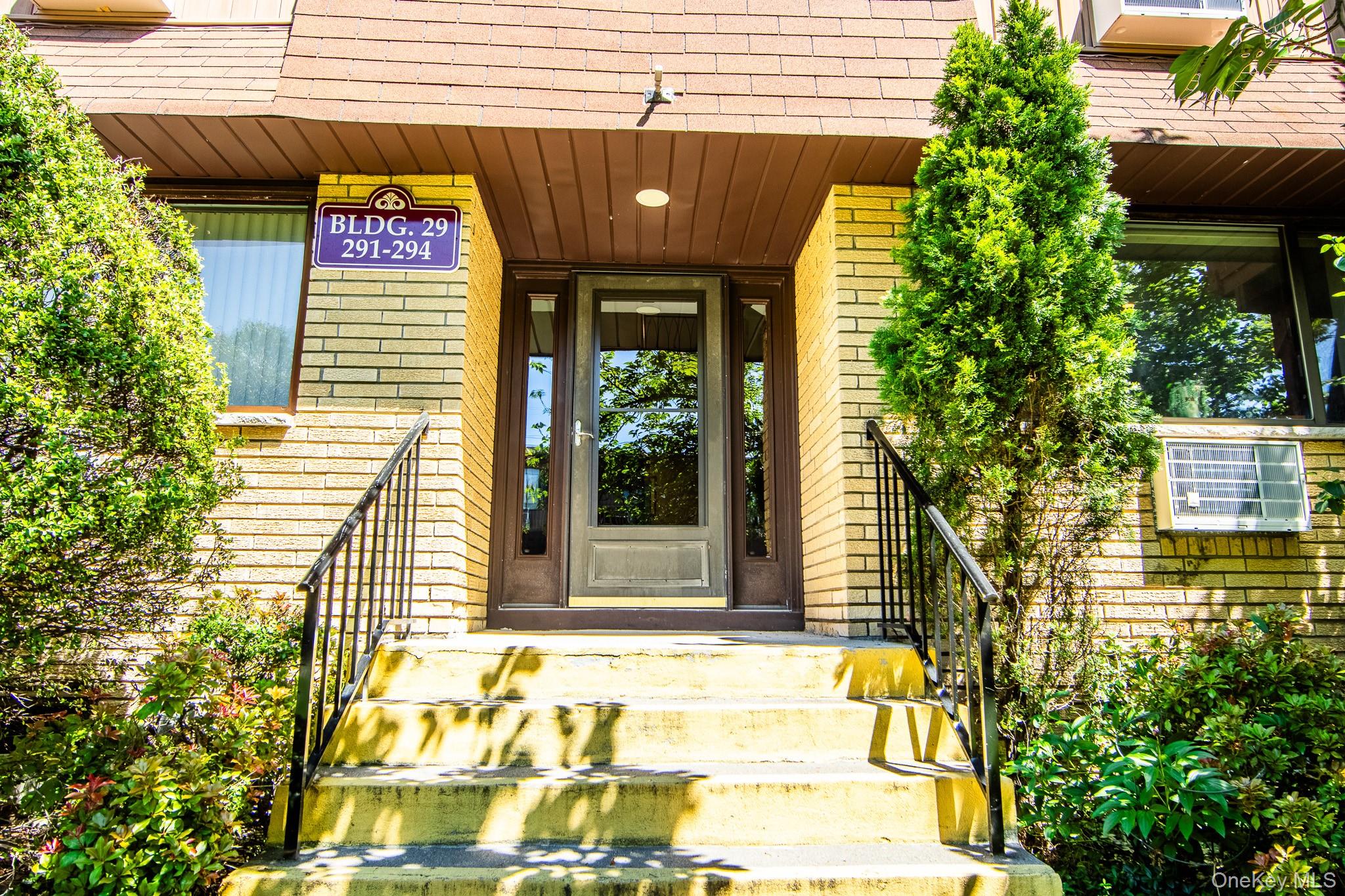 292 Richard Court, Unit 292 photo 4