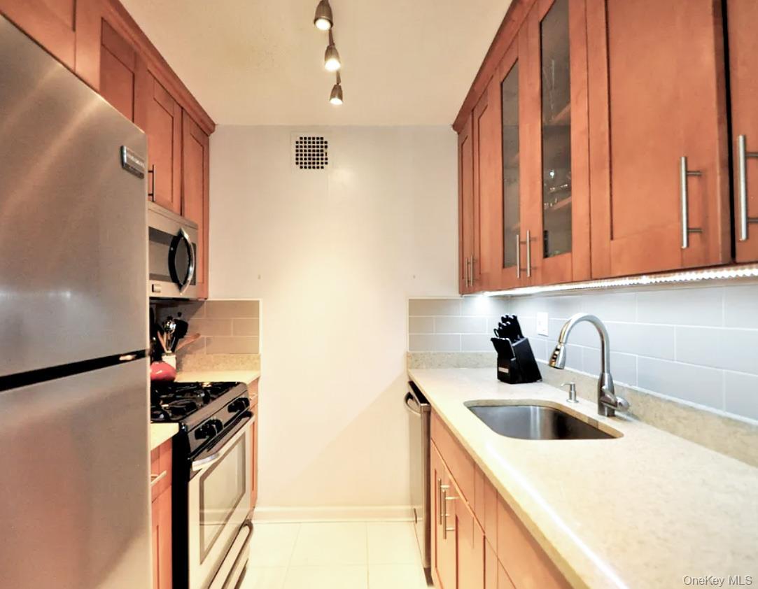 11818 Union Turnpike, Unit 6E photo 3
