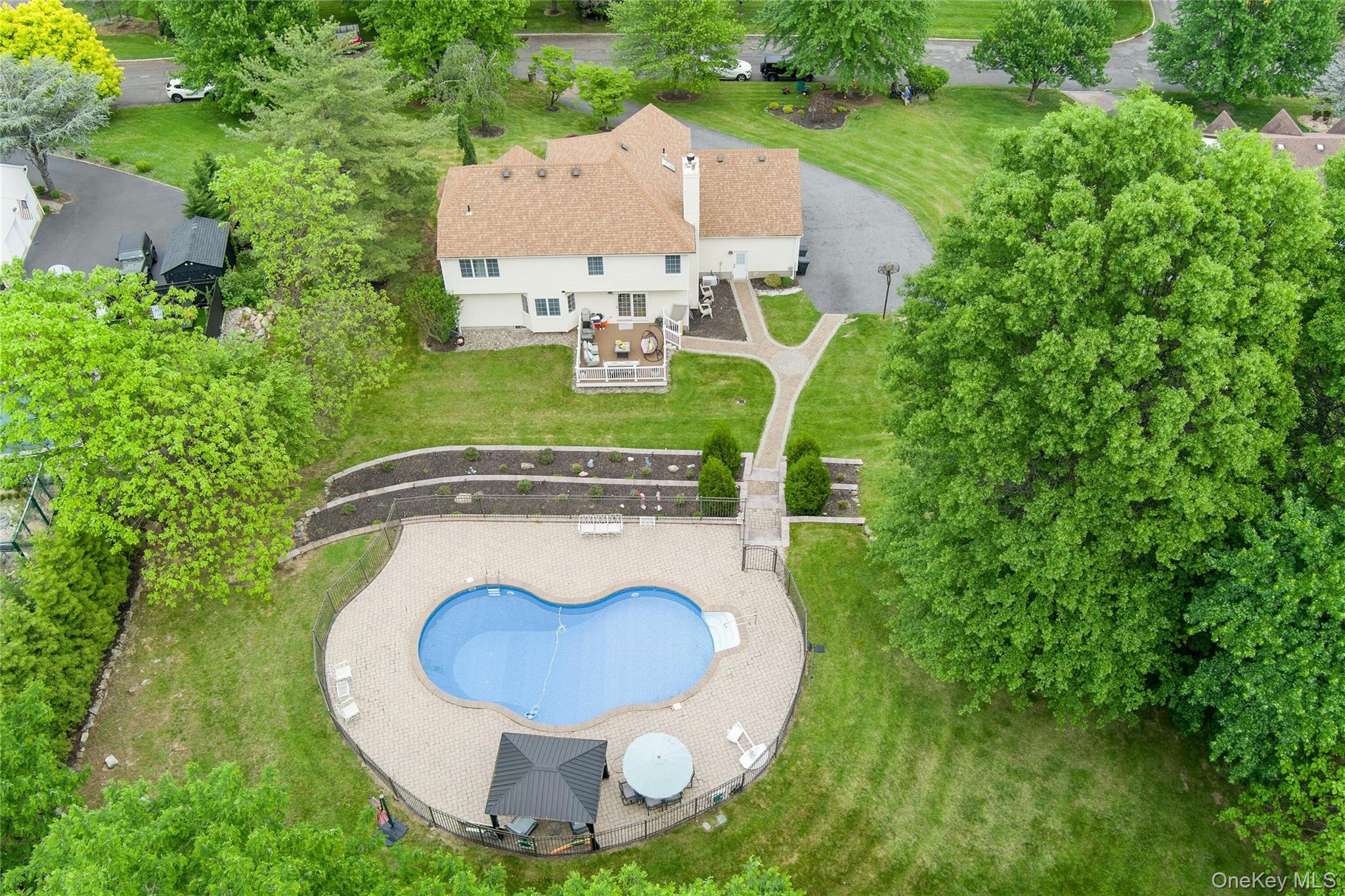 8 Stark Court – For Sale photo 2