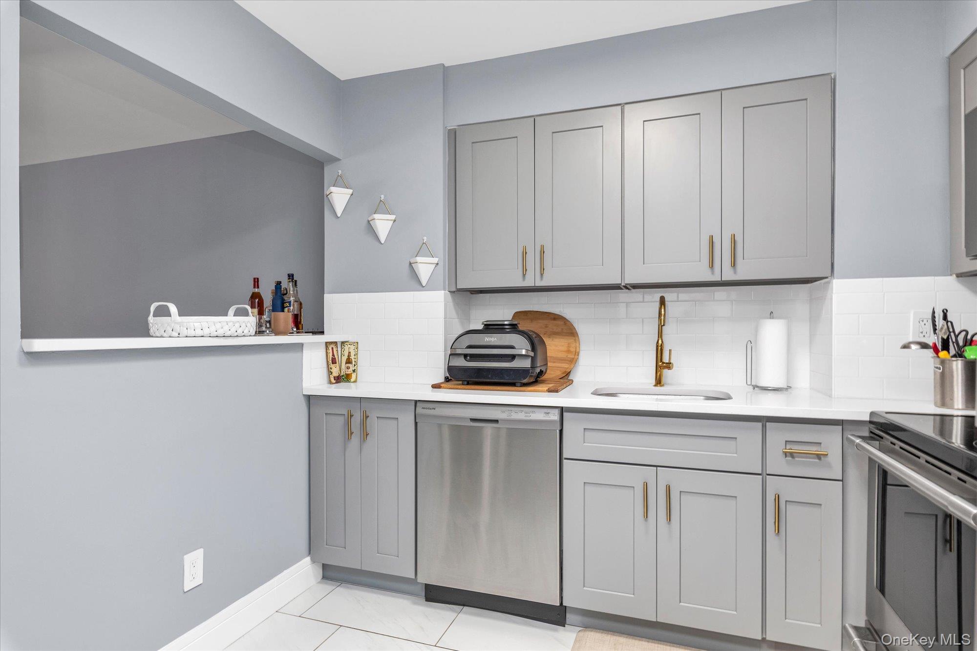 360 Shore Road, Unit 2C photo 6