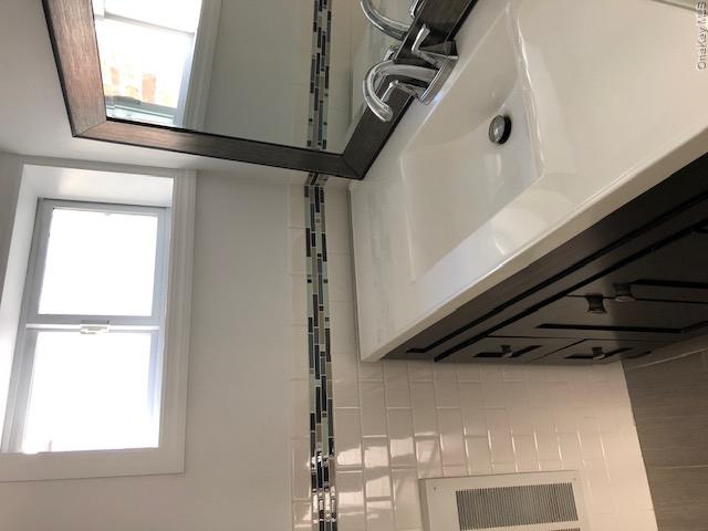 40 Oswego Ave, Unit 1 photo 8