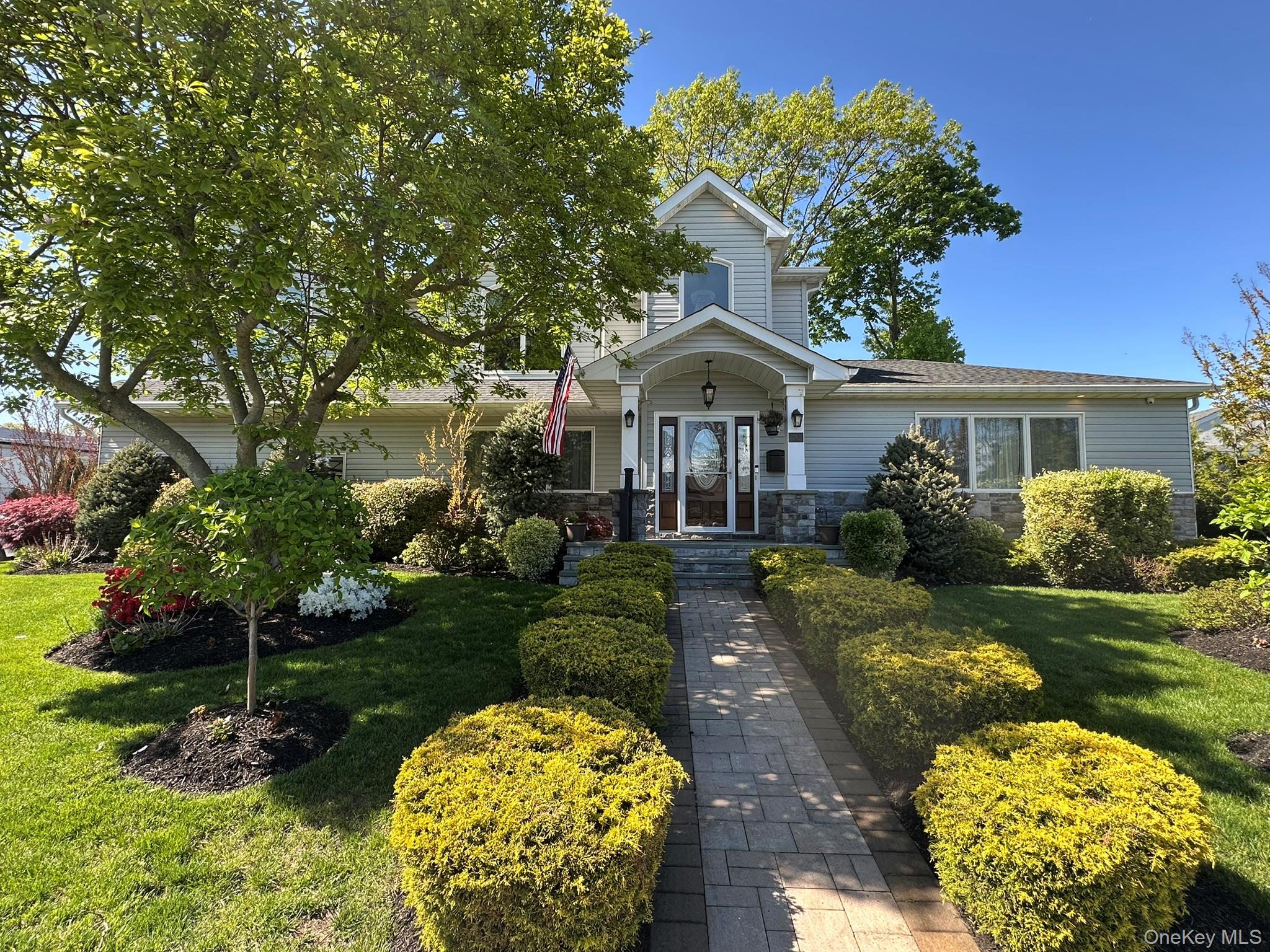 752 Kensington Court – For Sale