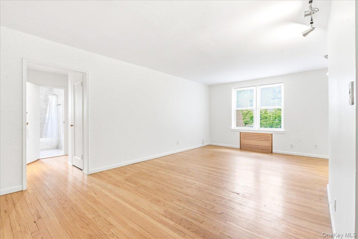 65-45 Yellowstone Boulevard, Unit 2A photo 10