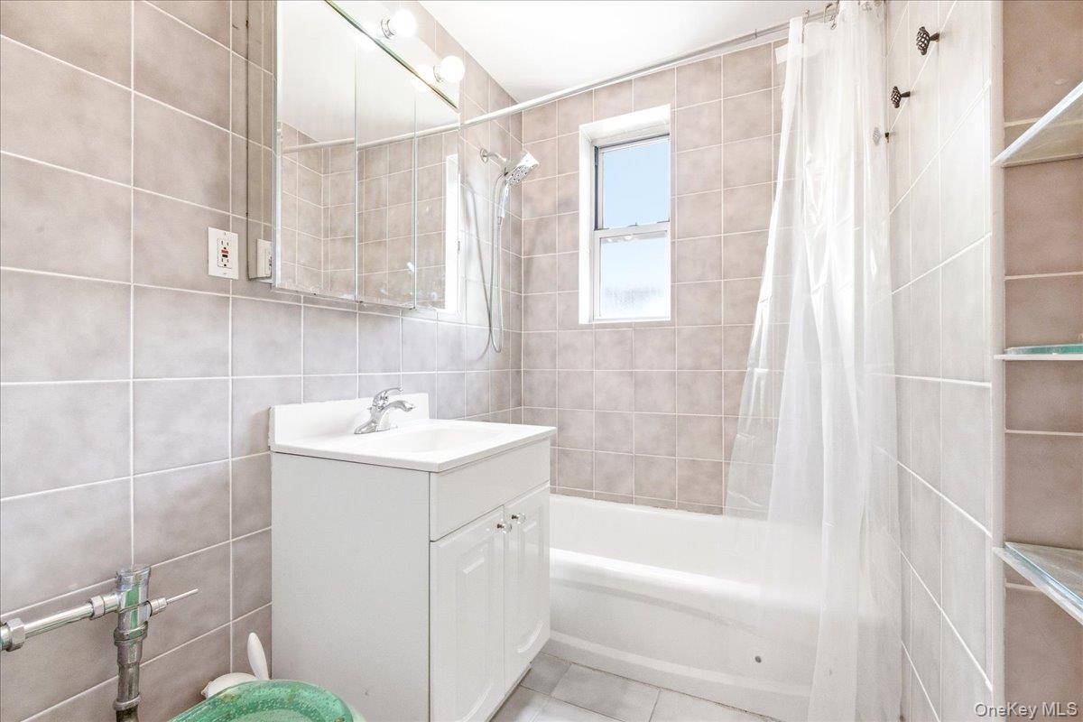 65-45 Yellowstone Boulevard, Unit 2A photo 24