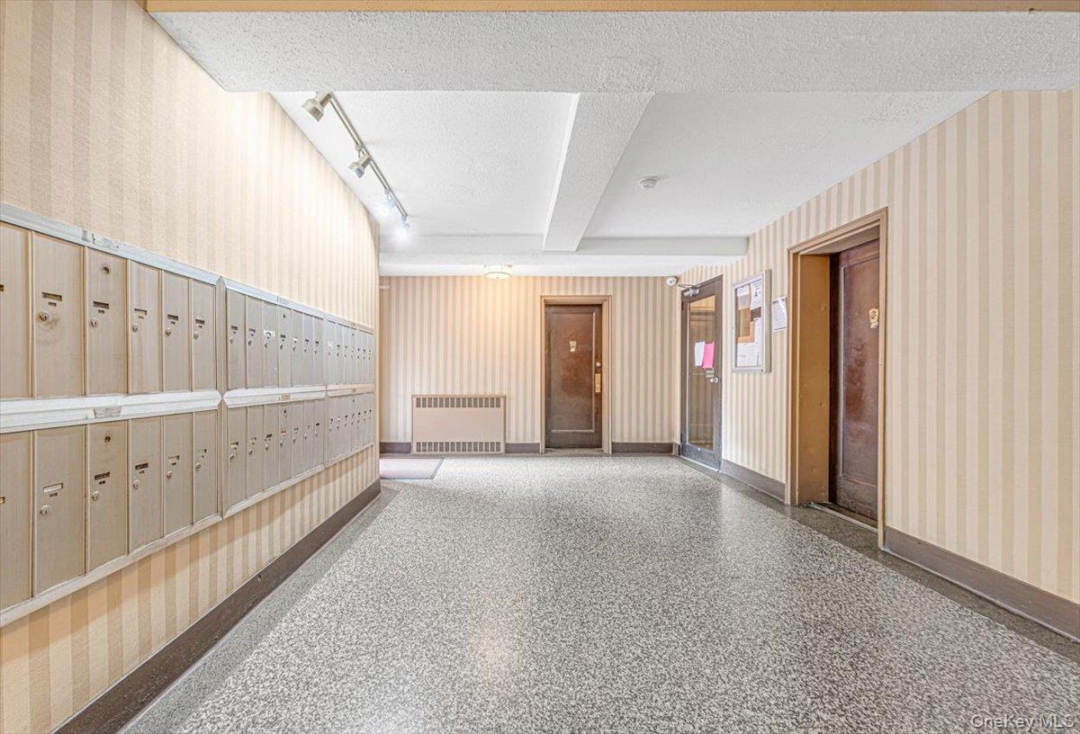 65-45 Yellowstone Boulevard, Unit 2A photo 2