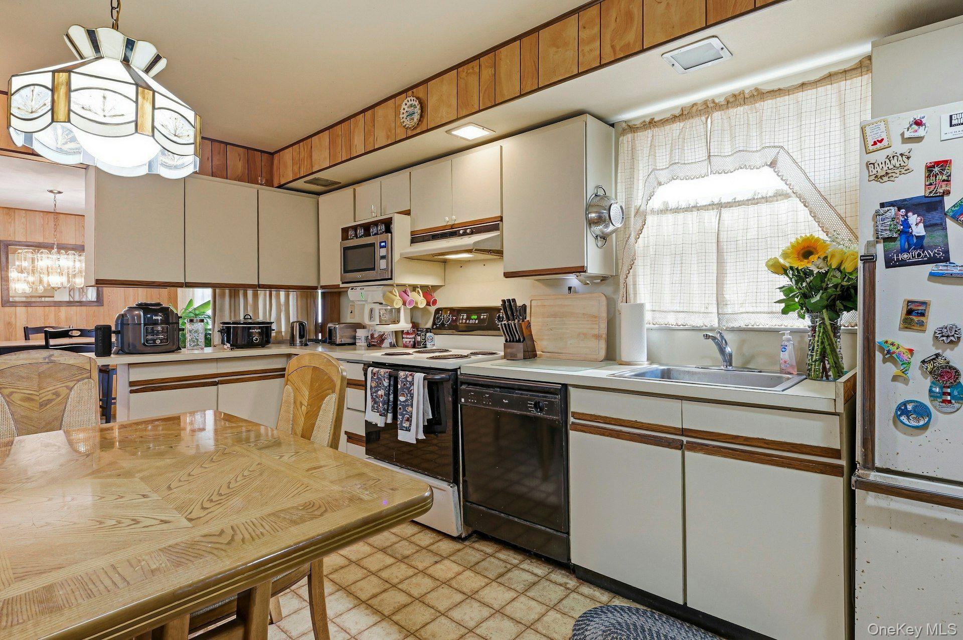 100 Avenue B – For Sale photo 10