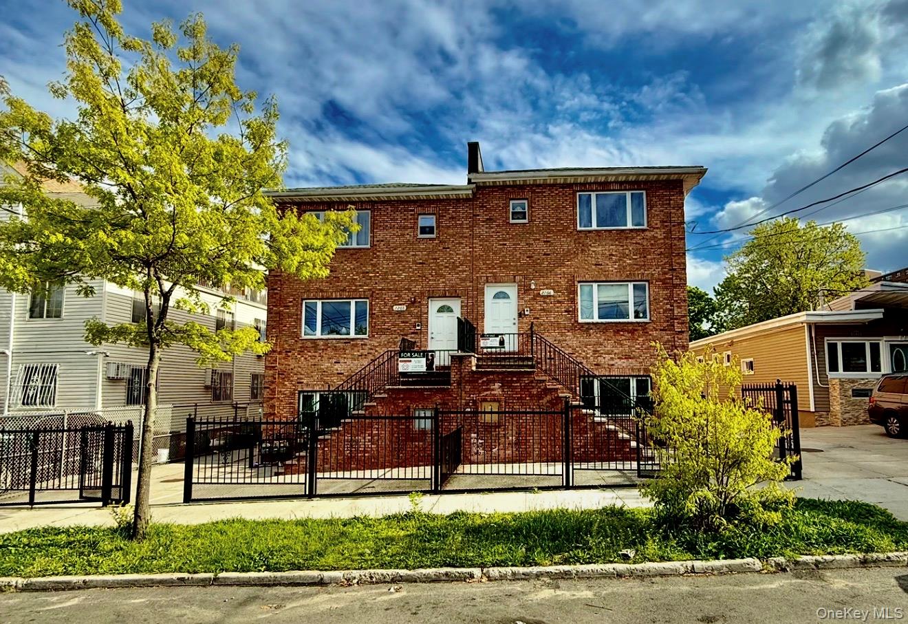 2266 Seward Avenue – For Sale