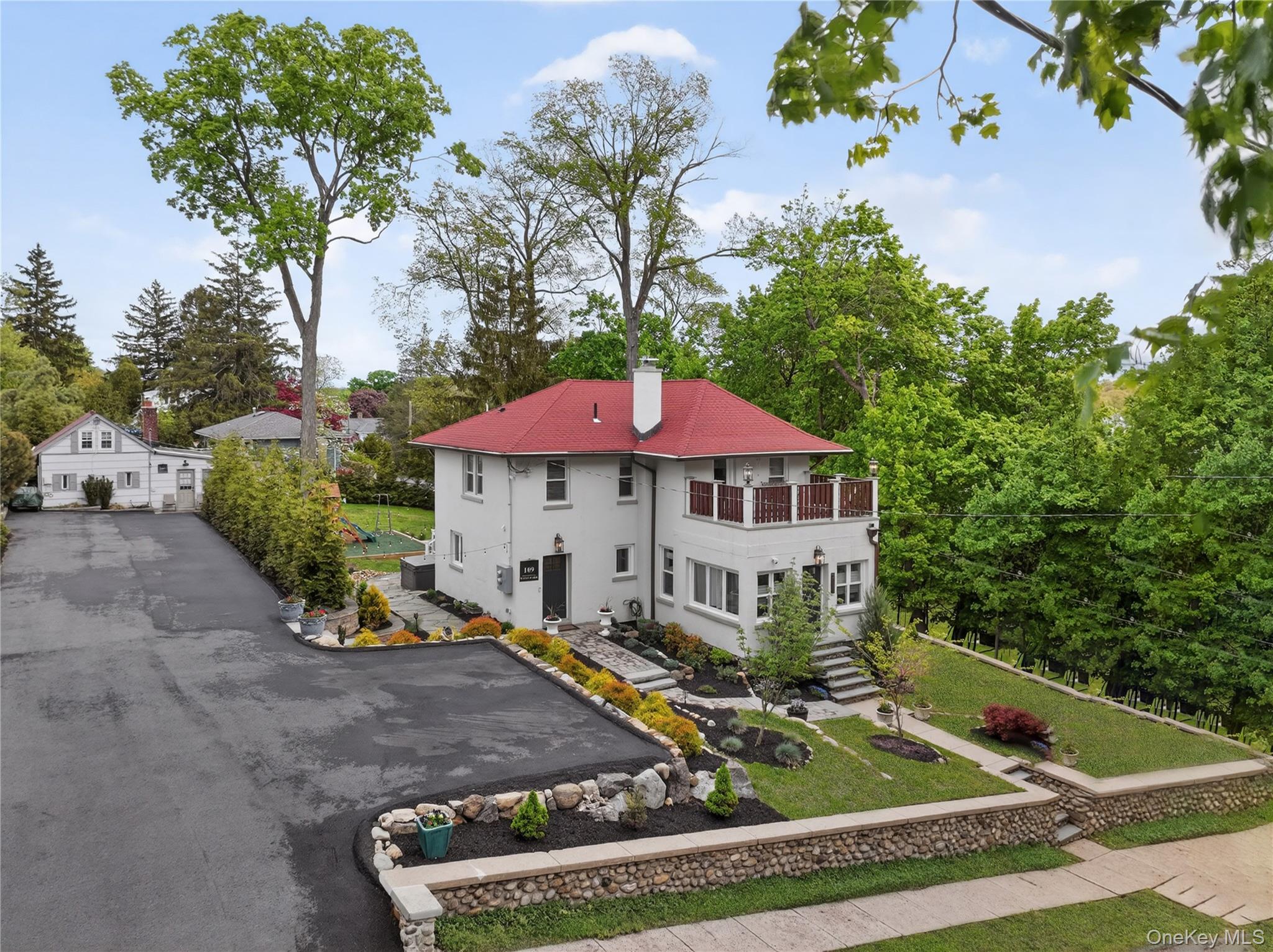 109 W Park Avenue – For Sale