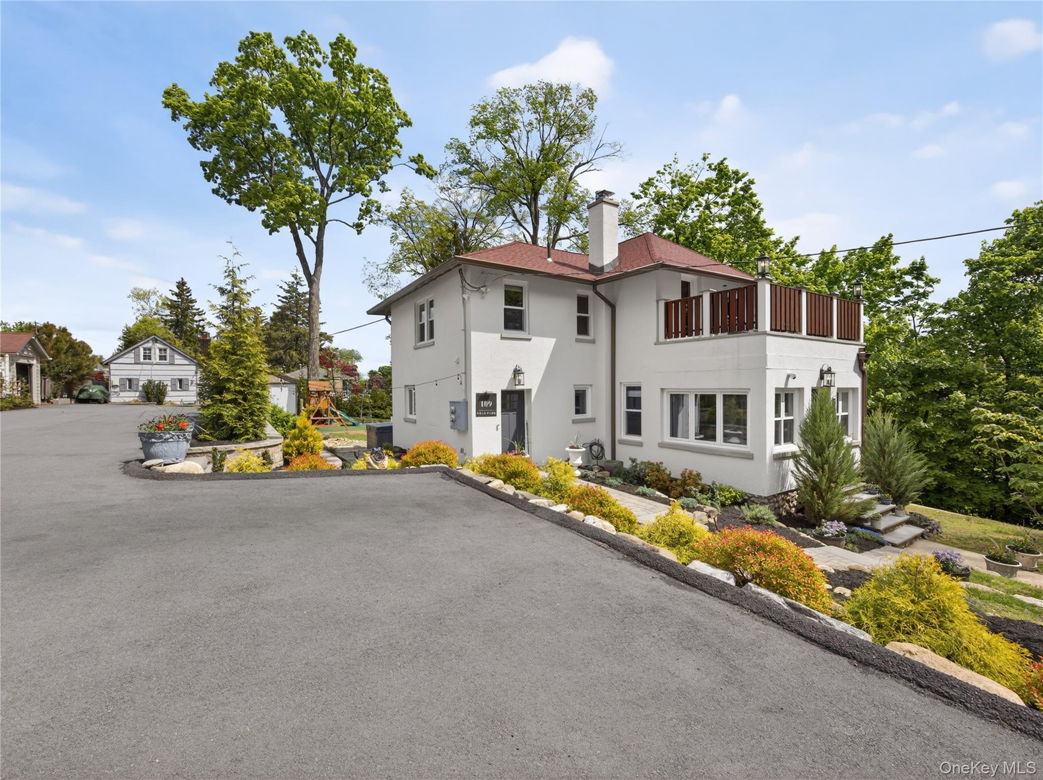 109 W Park Avenue – For Sale photo 4