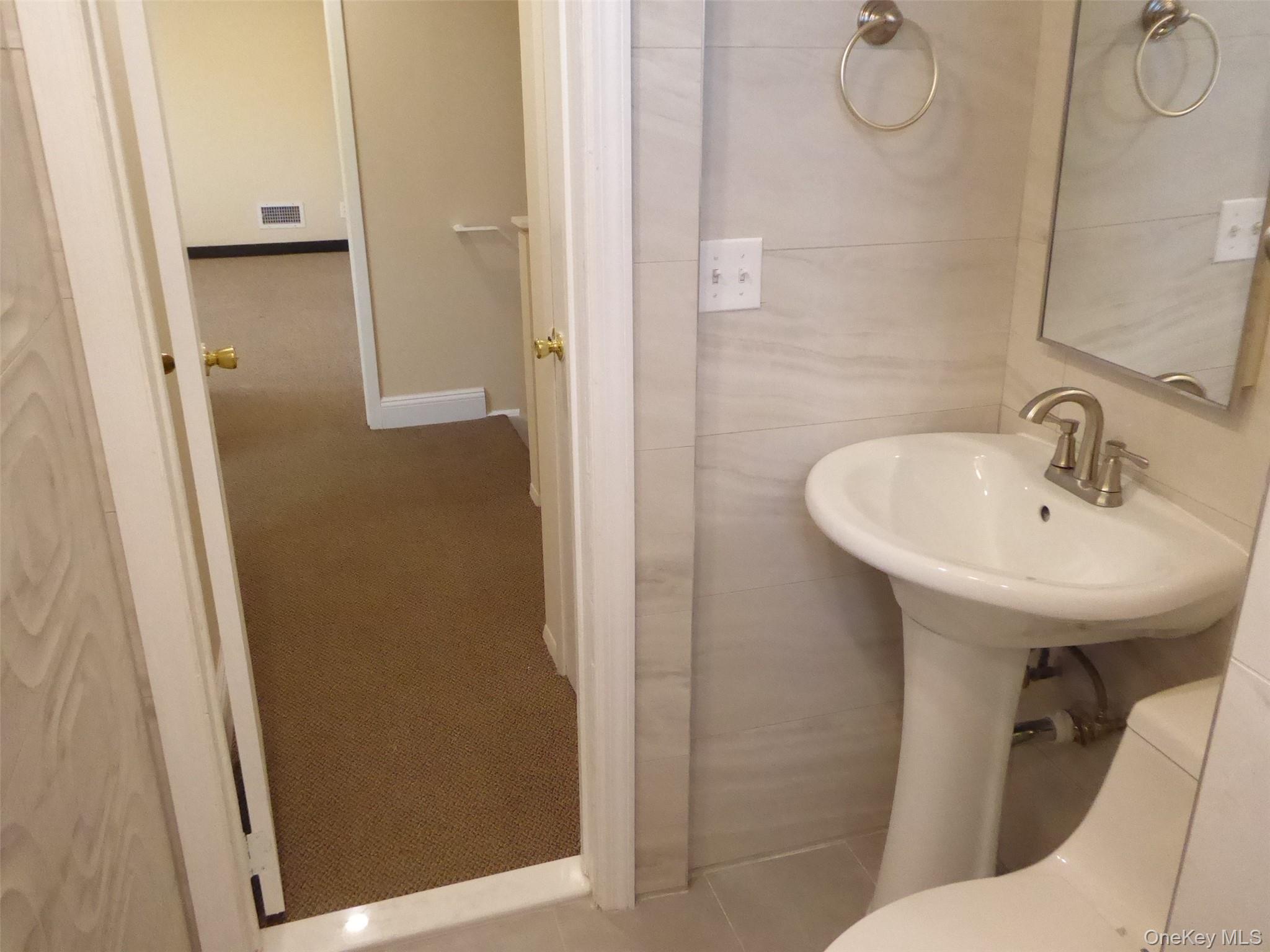 122 Forest Avenue, Unit Rear photo 25