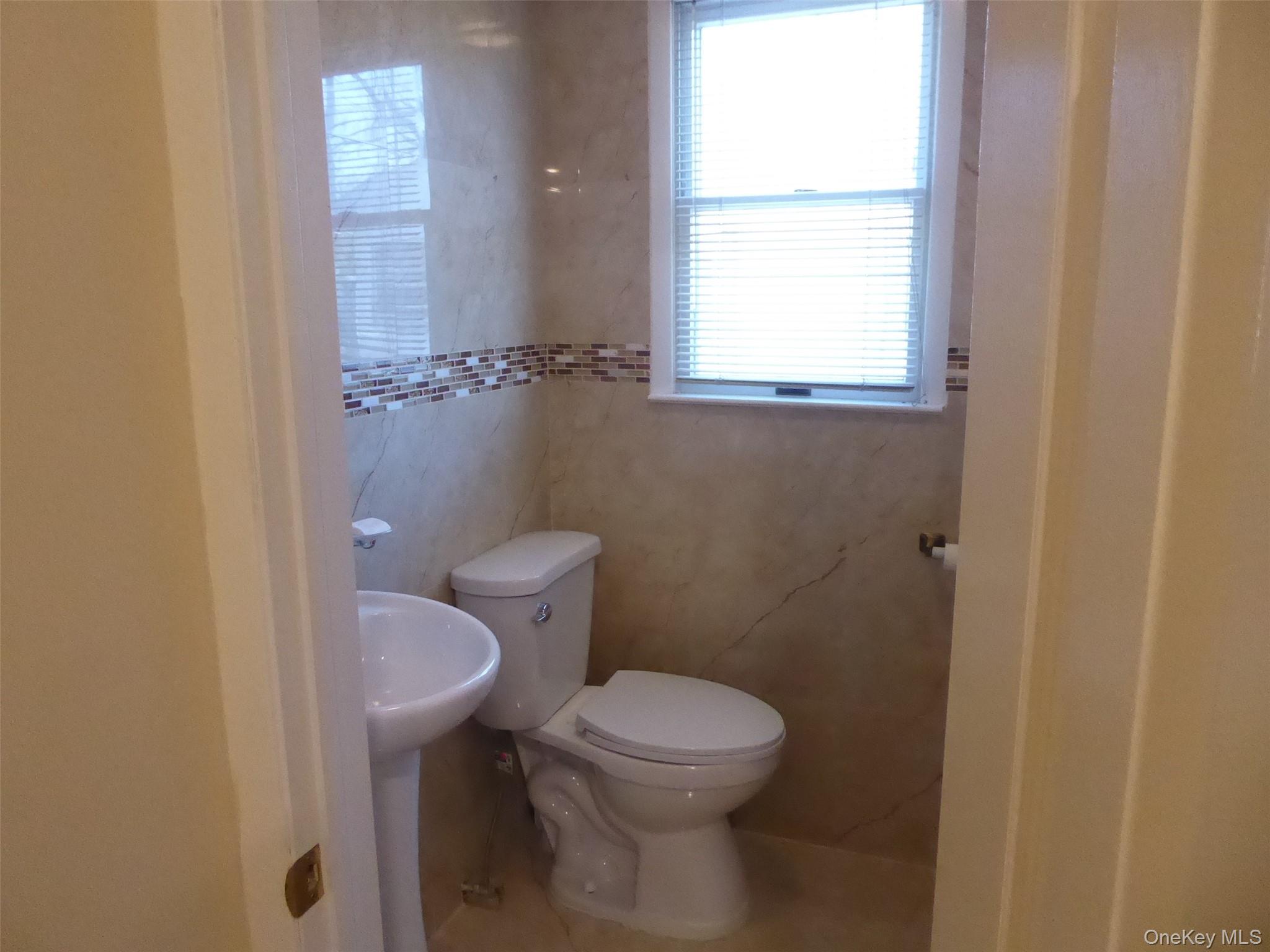 122 Forest Avenue, Unit Rear photo 17