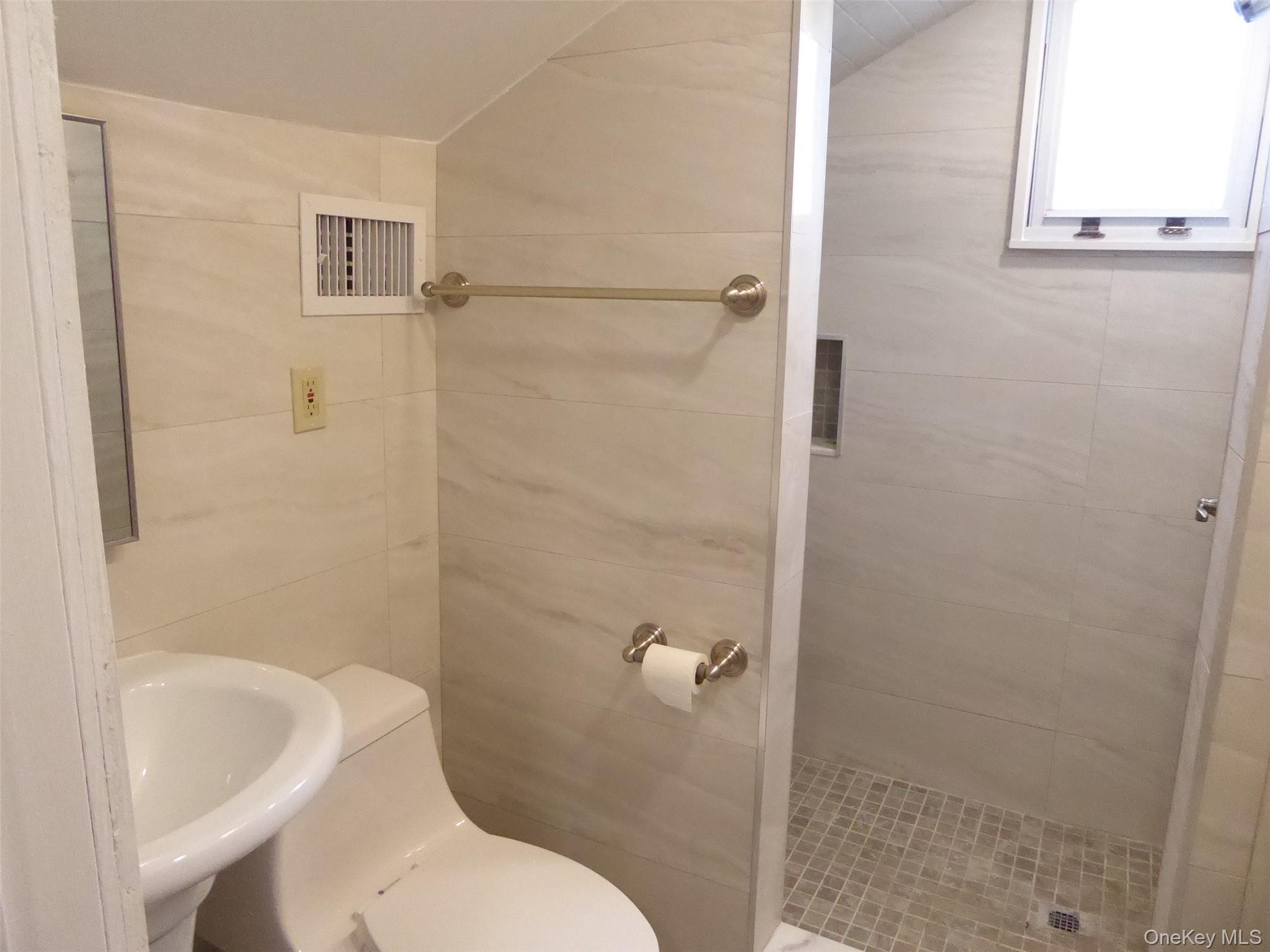 122 Forest Avenue, Unit Rear photo 24