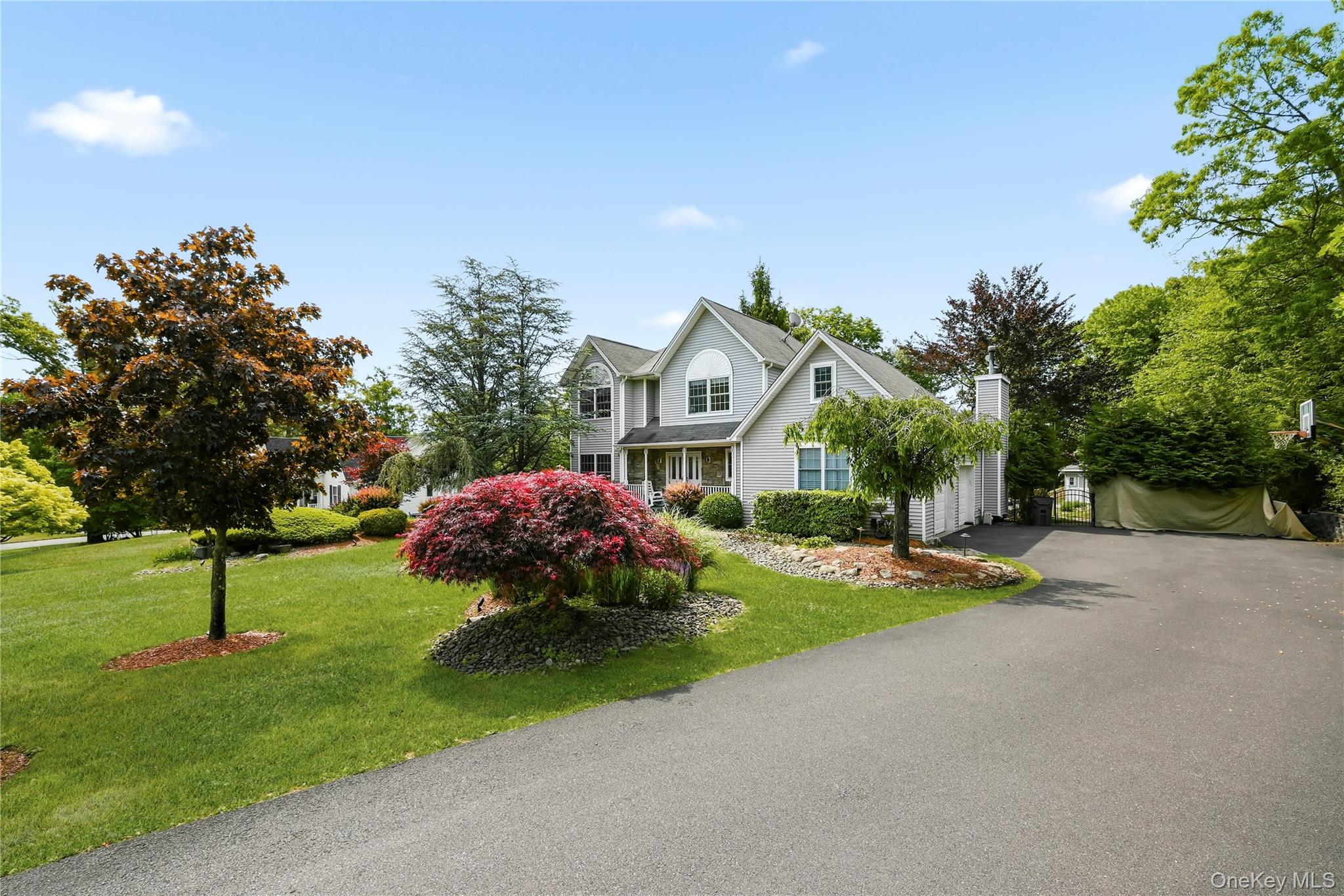 11 Country Hollow – For Sale