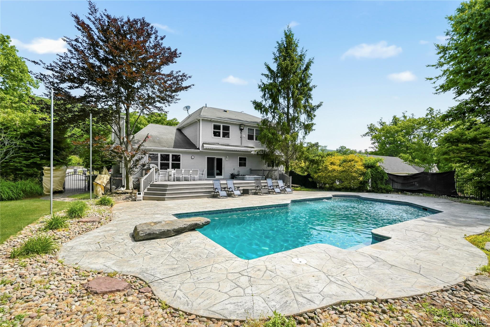 11 Country Hollow – For Sale photo 40