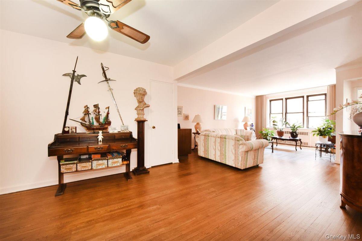 143-50 Hoover Avenue, Unit 416 photo 3