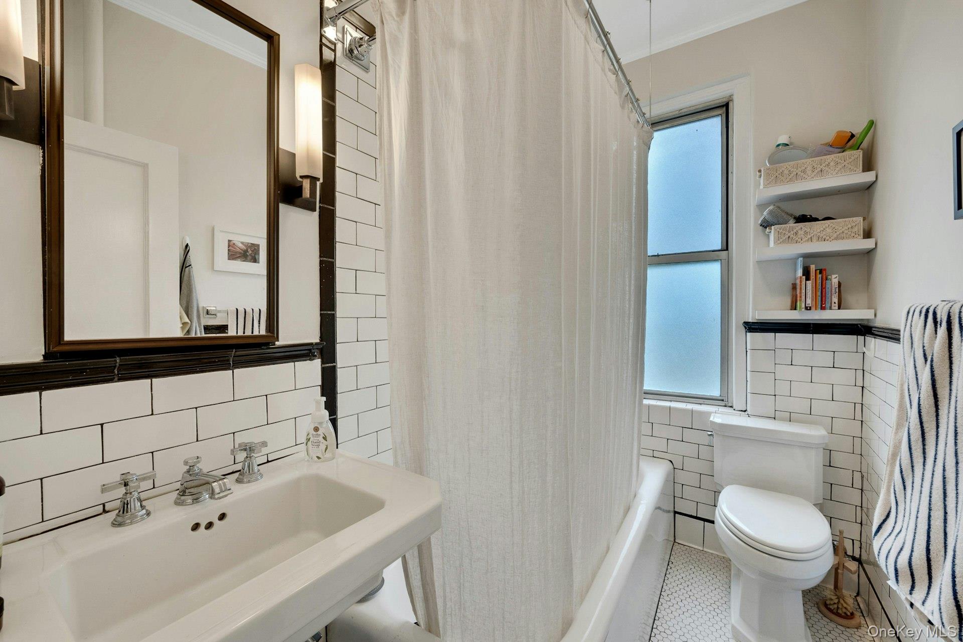 472 Gramatan Avenue, Unit A3 photo 18
