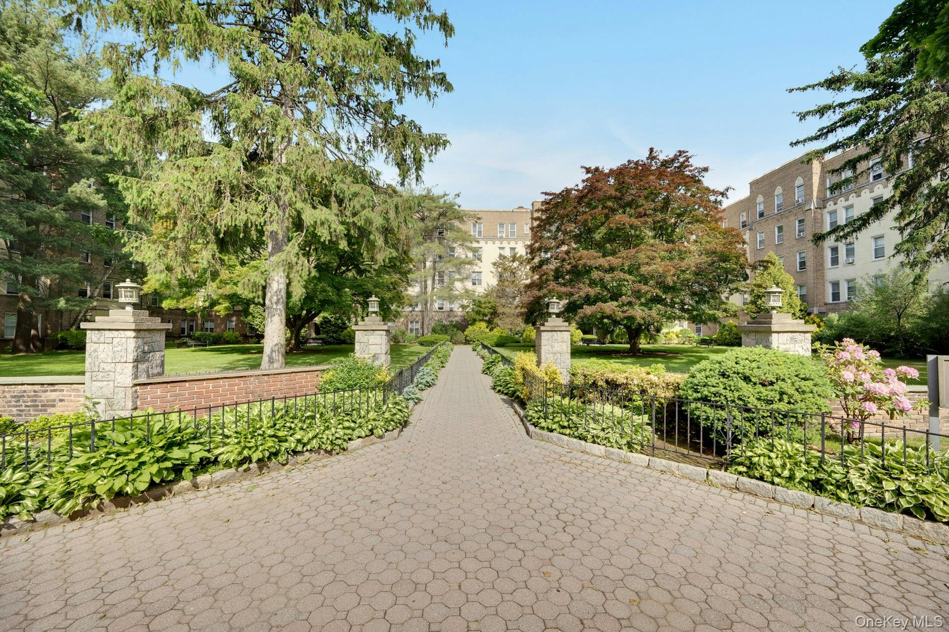 472 Gramatan Avenue, Unit A3 photo 6