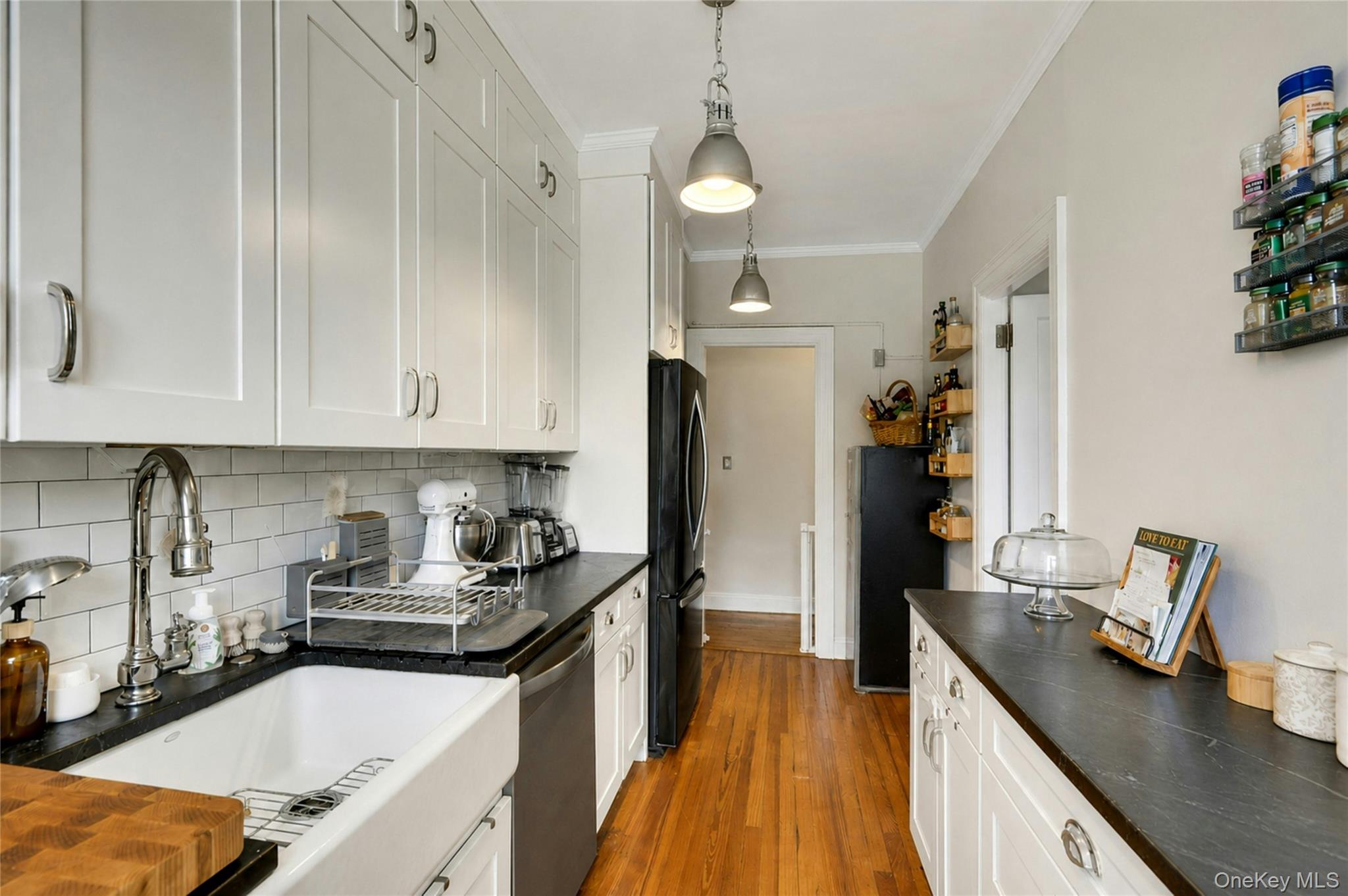 472 Gramatan Avenue, Unit A3 photo 4