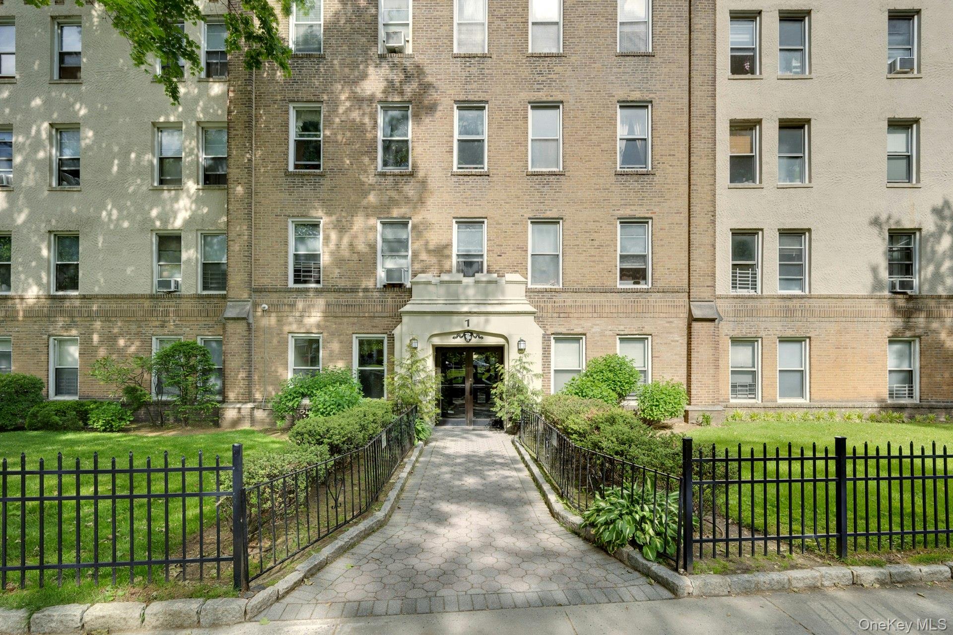 472 Gramatan Avenue, Unit A3 photo 2