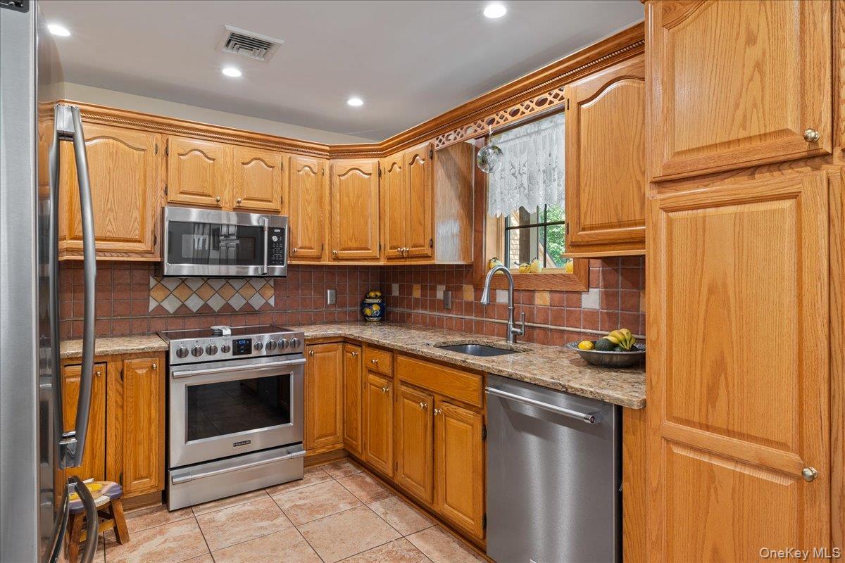 595 Greenfields Lane – For Sale photo 5