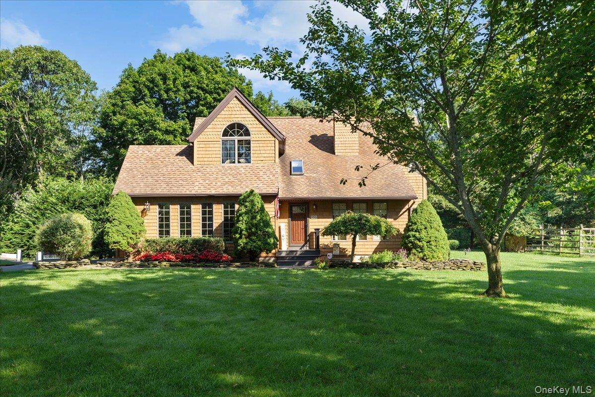 595 Greenfields Lane – For Sale photo 2
