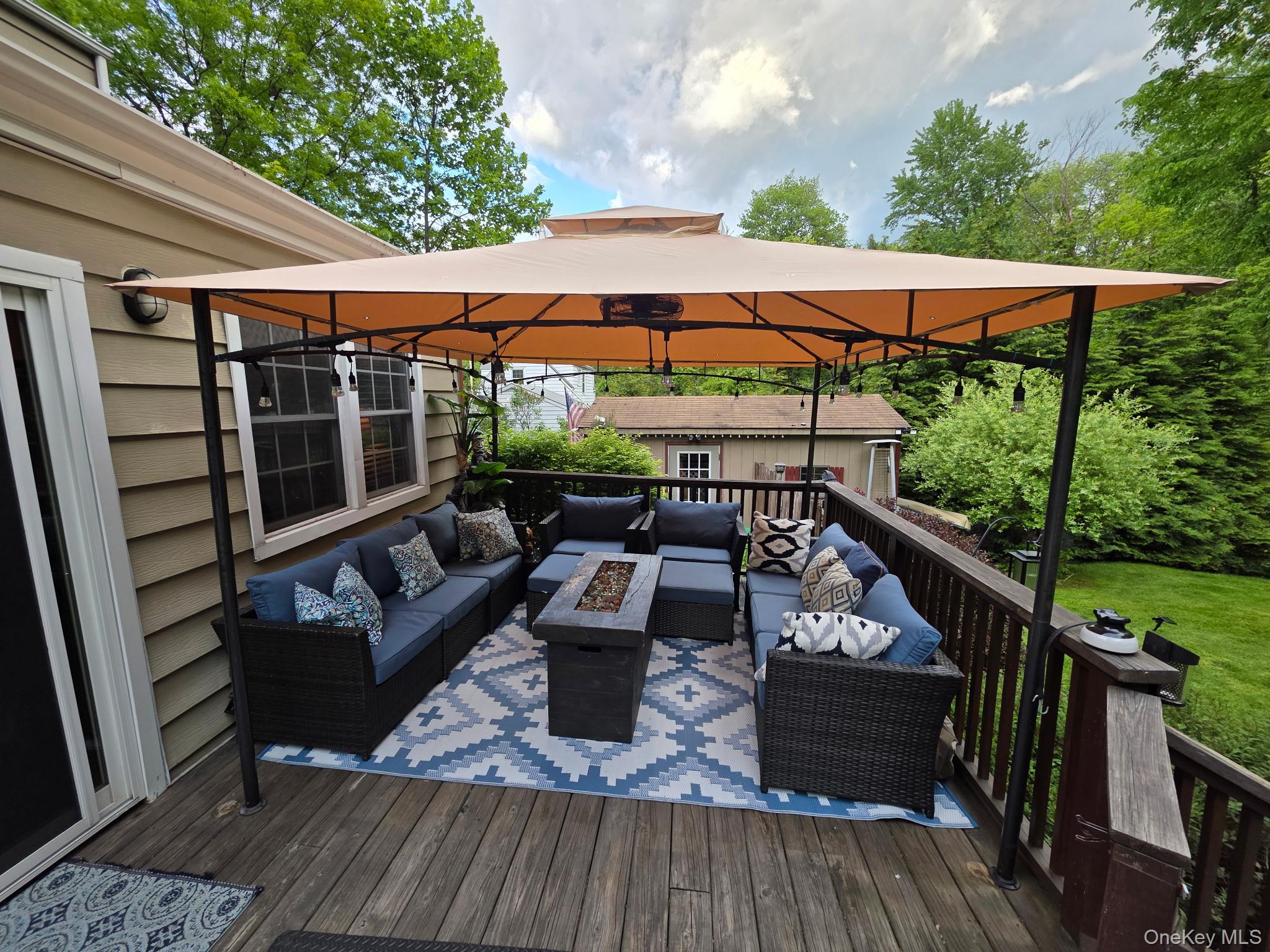 468 W Clarkstown Road – For Sale