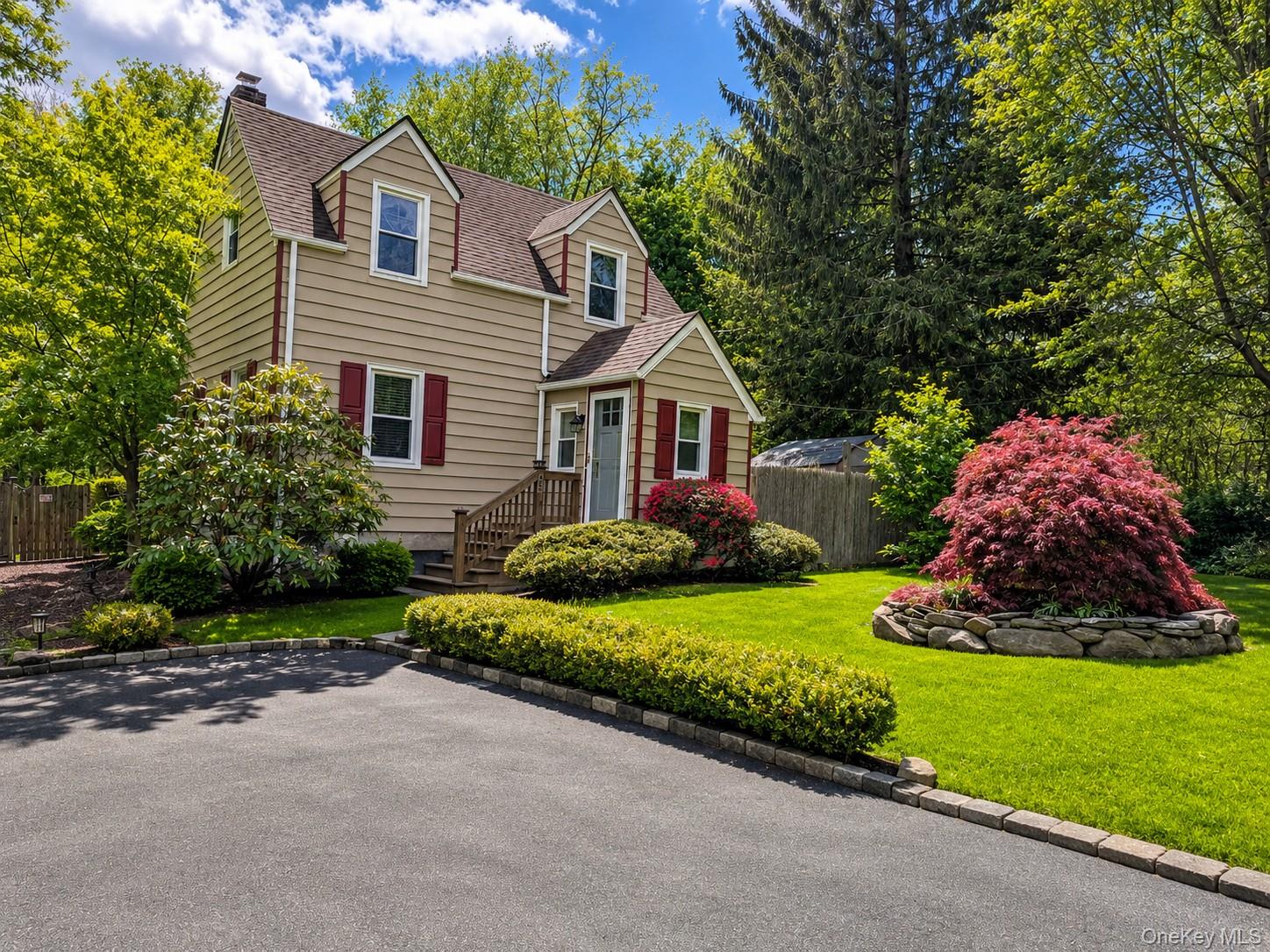468 W Clarkstown Road – For Sale photo 2