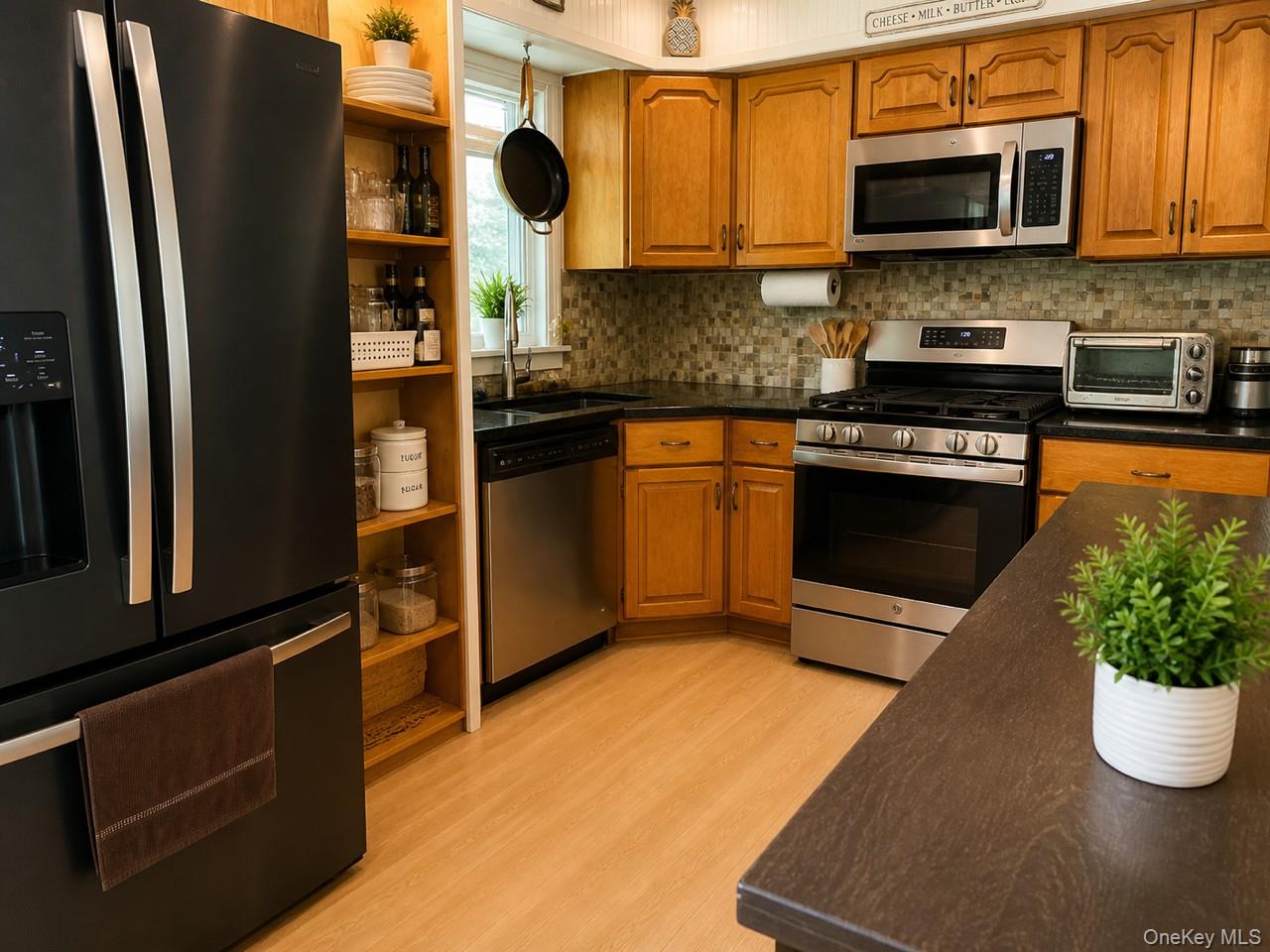 468 W Clarkstown Road – For Sale photo 11