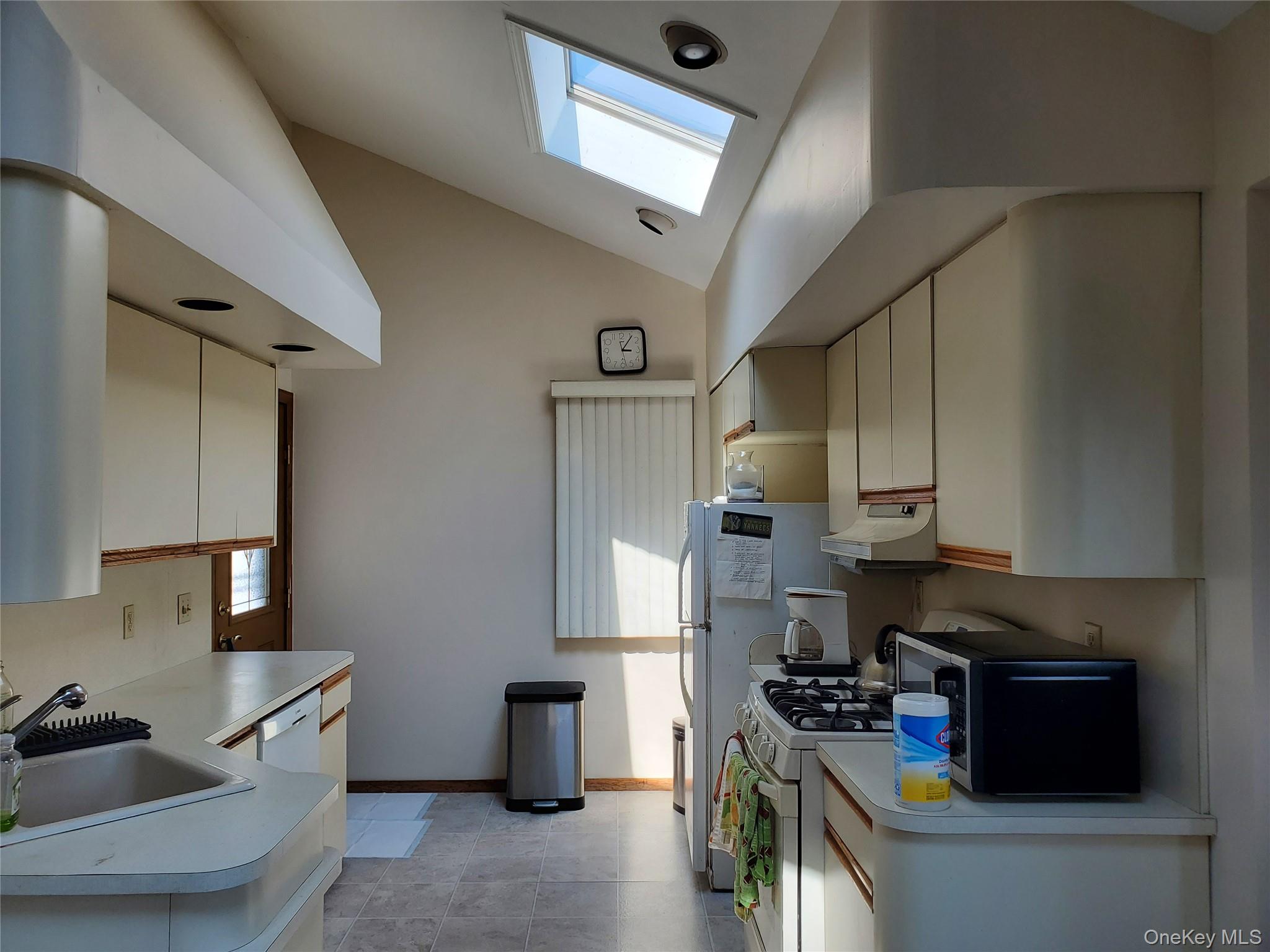 5 Columbia Road – For Sale photo 6
