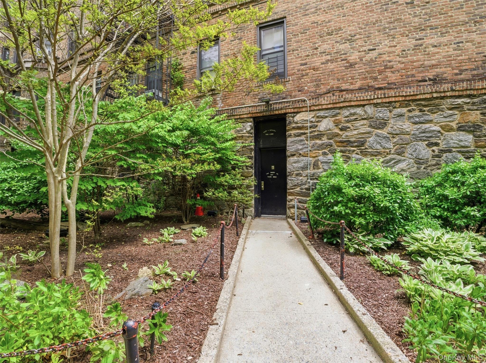 762 Brady Avenue, Unit Ground photo 11
