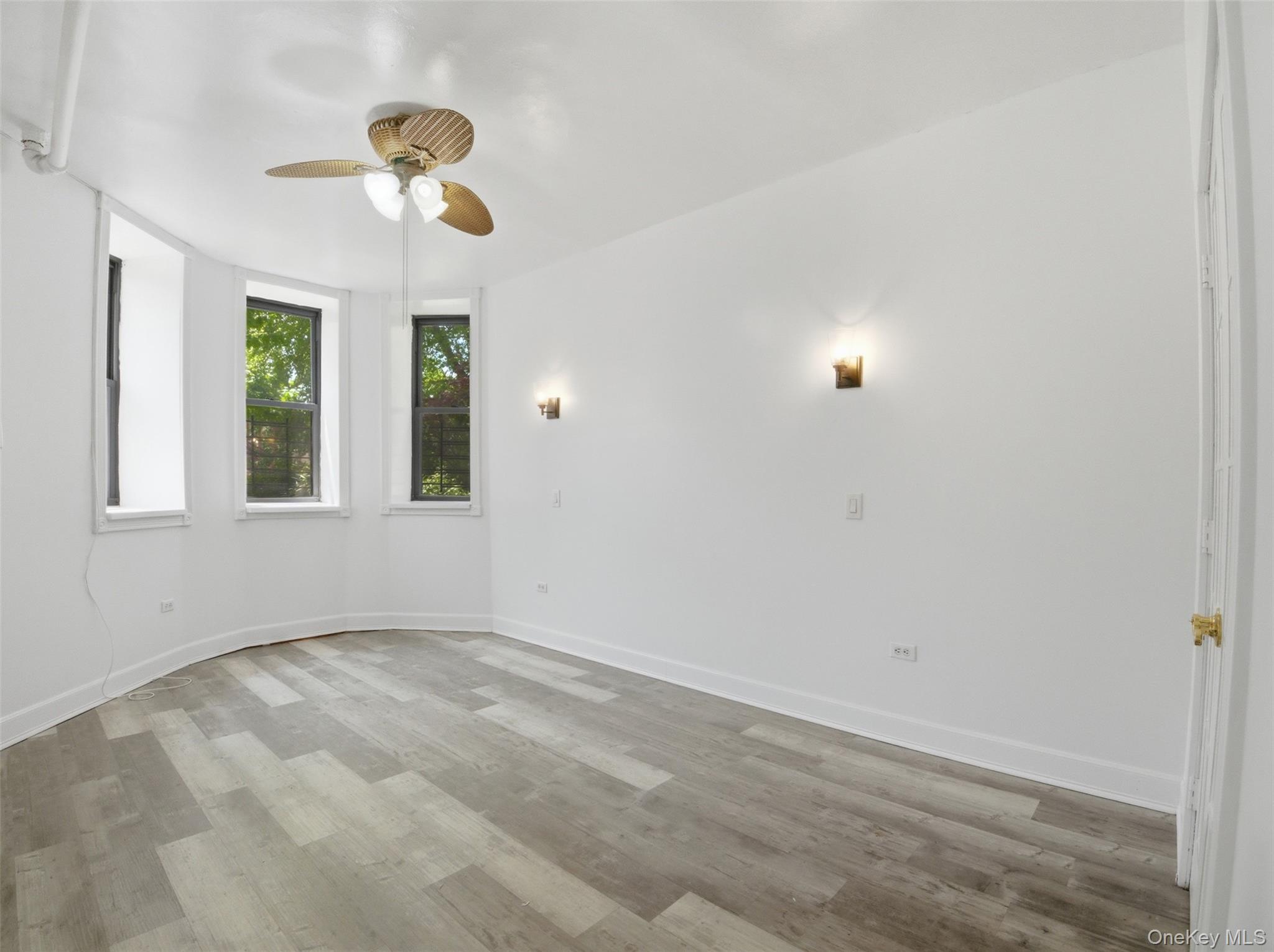 762 Brady Avenue, Unit Ground photo 9