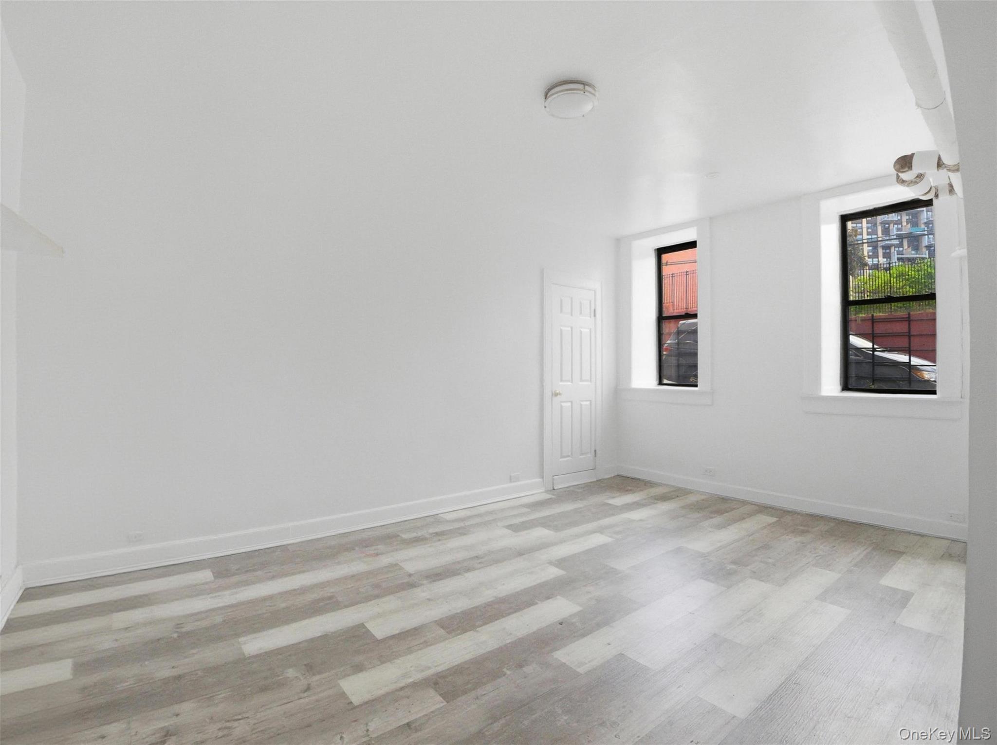 762 Brady Avenue, Unit Ground photo 4