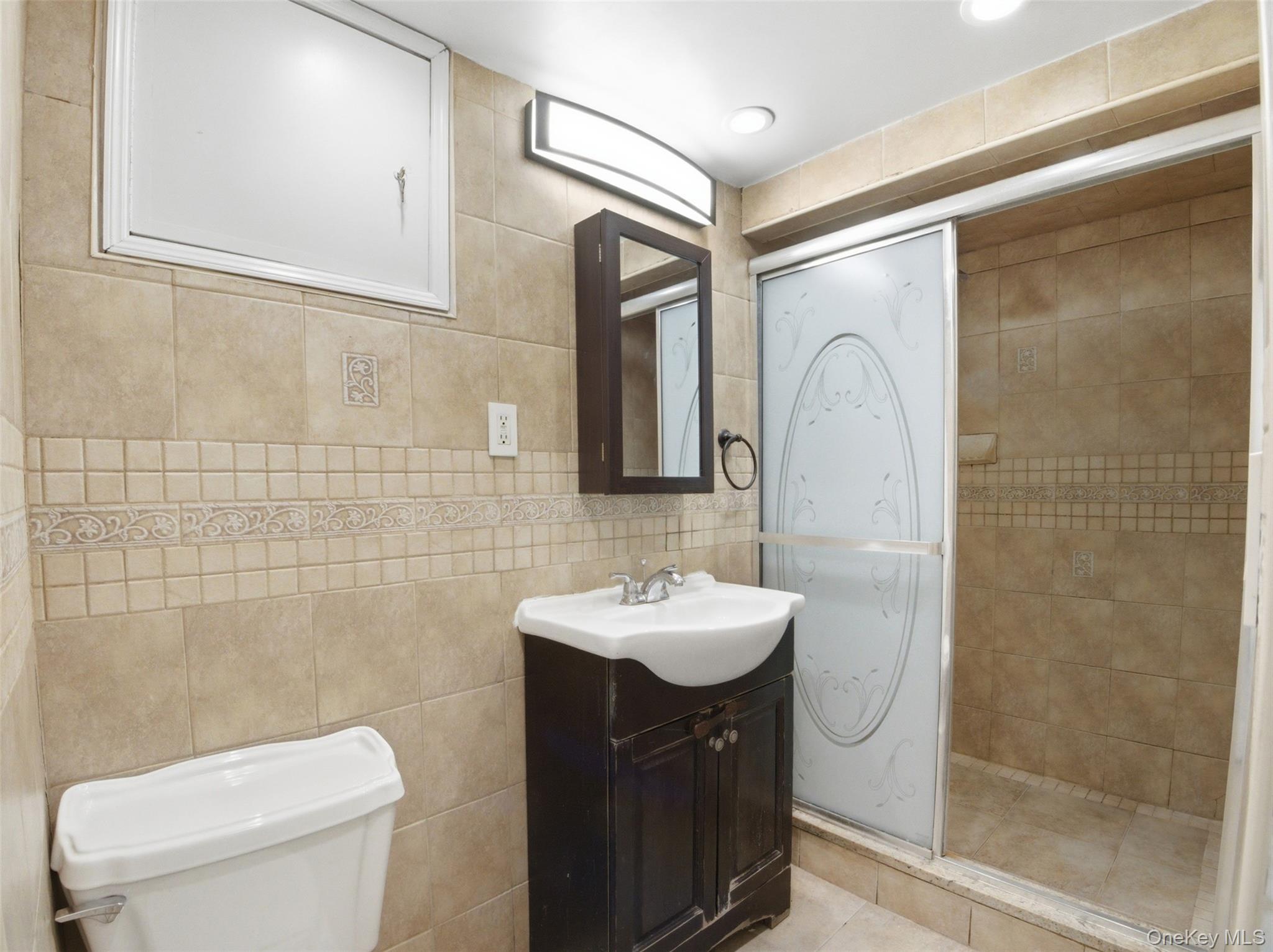 762 Brady Avenue, Unit Ground photo 6