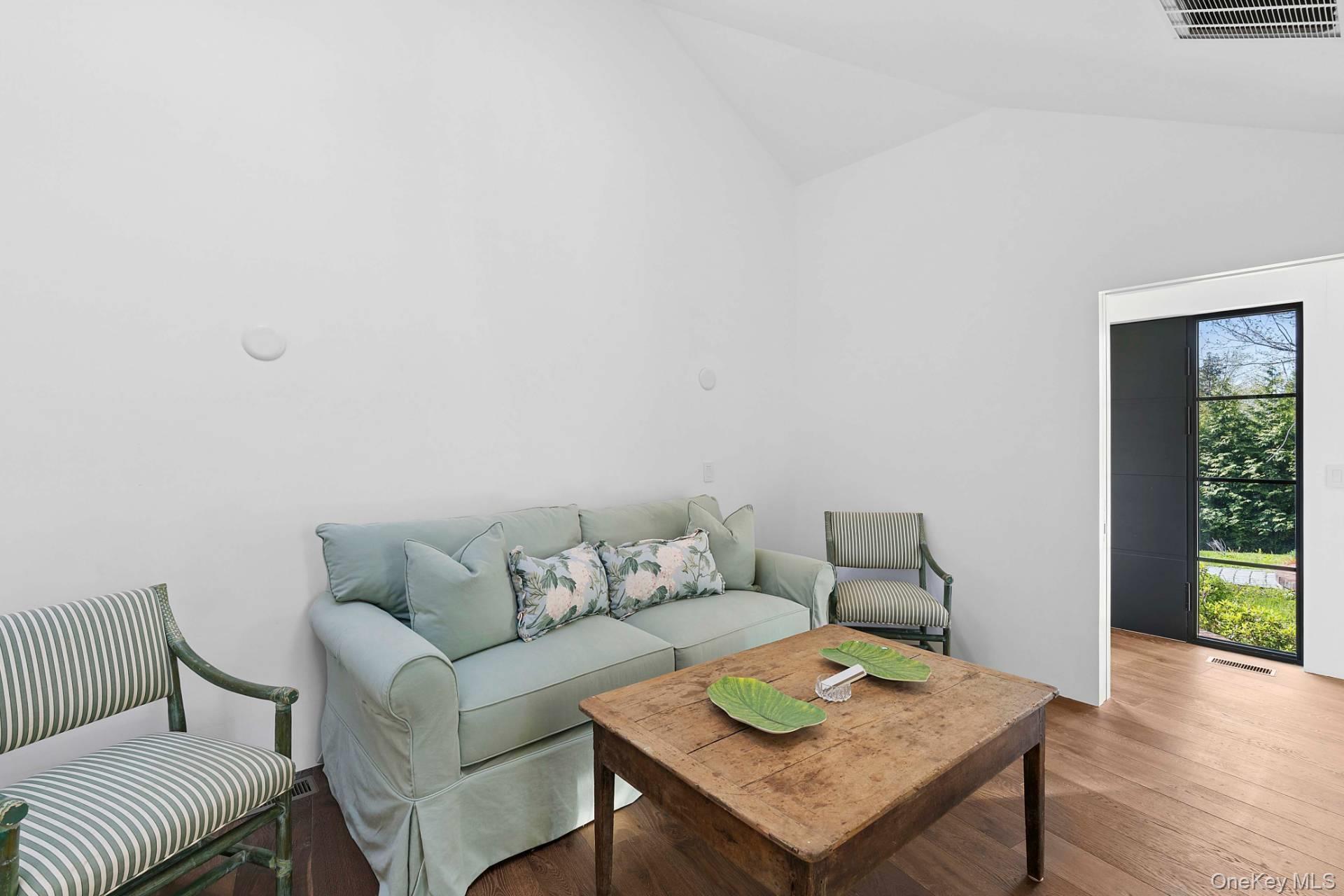 15 Atterbury Road – For Rent photo 11